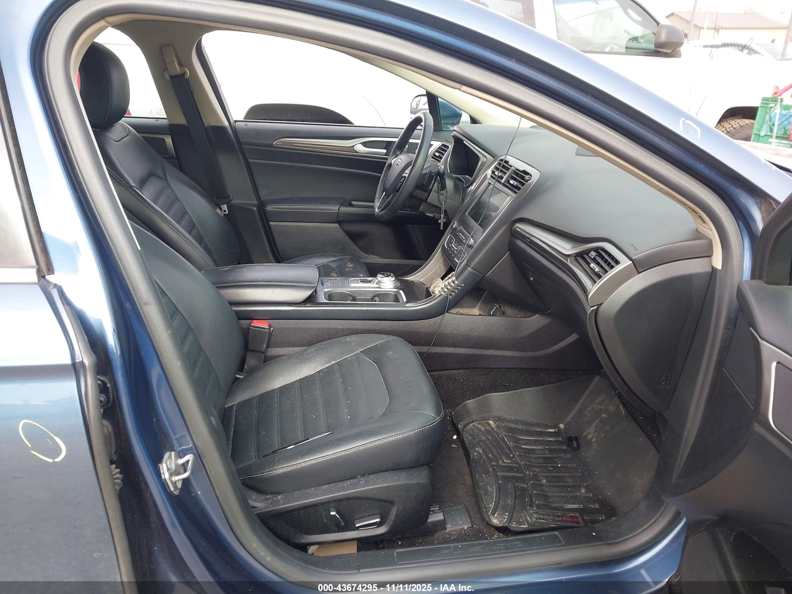 FORD FUSION image 5