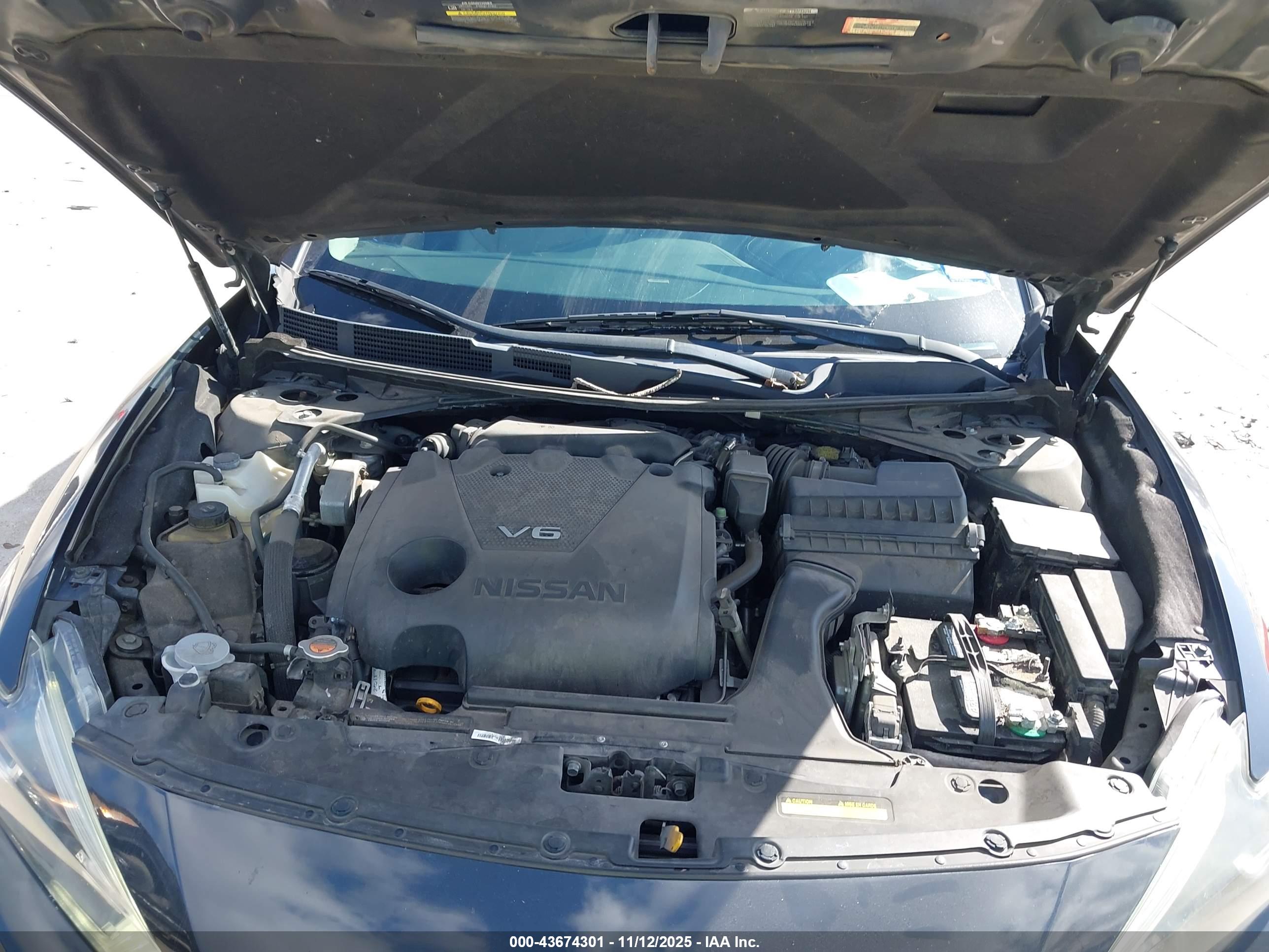 NISSAN MAXIMA image 10
