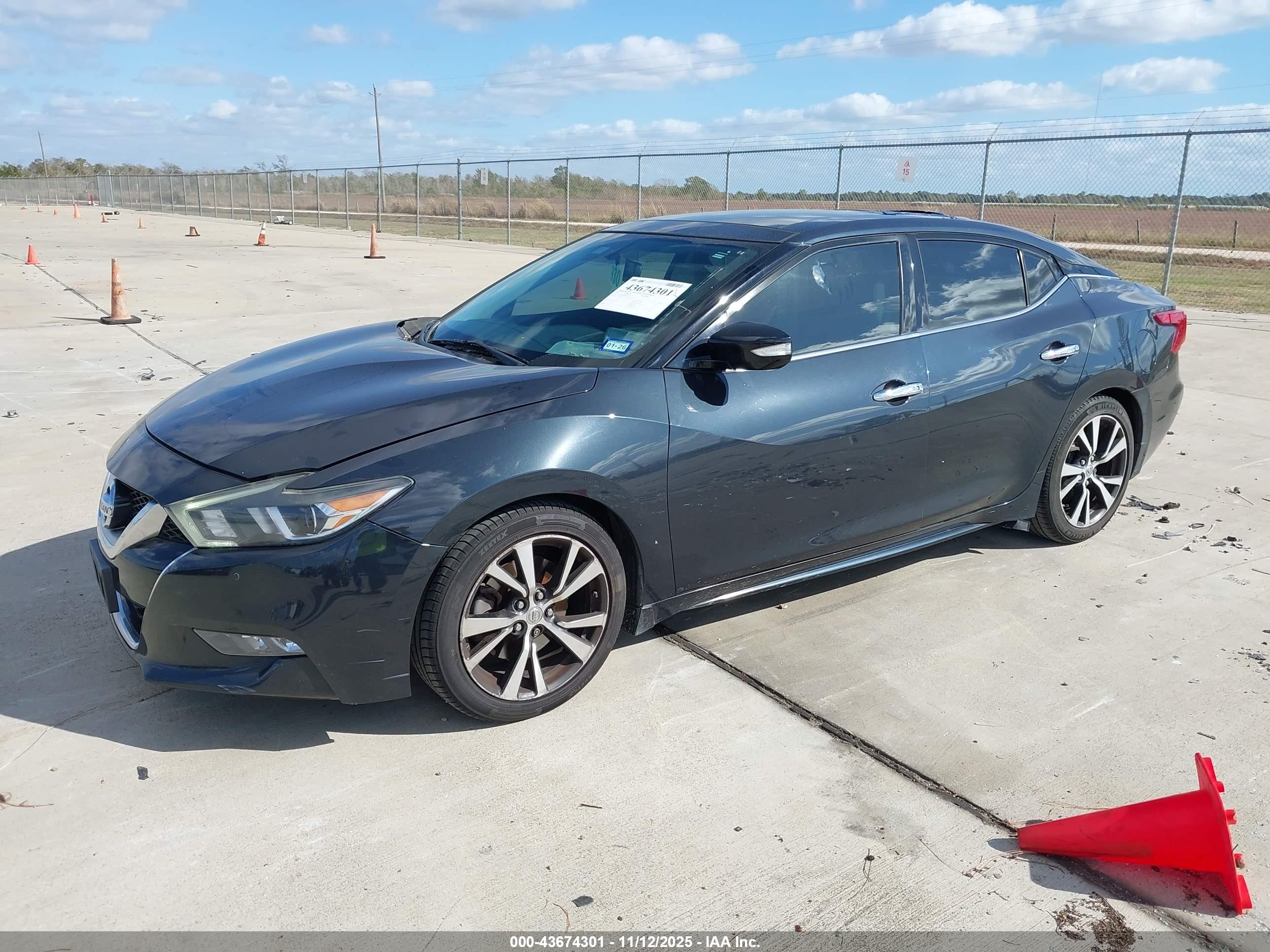 NISSAN MAXIMA image 2