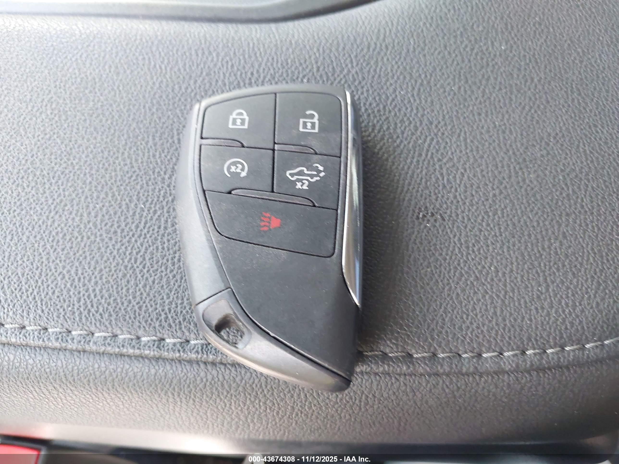 CHEVROLET SILVERADO image 11