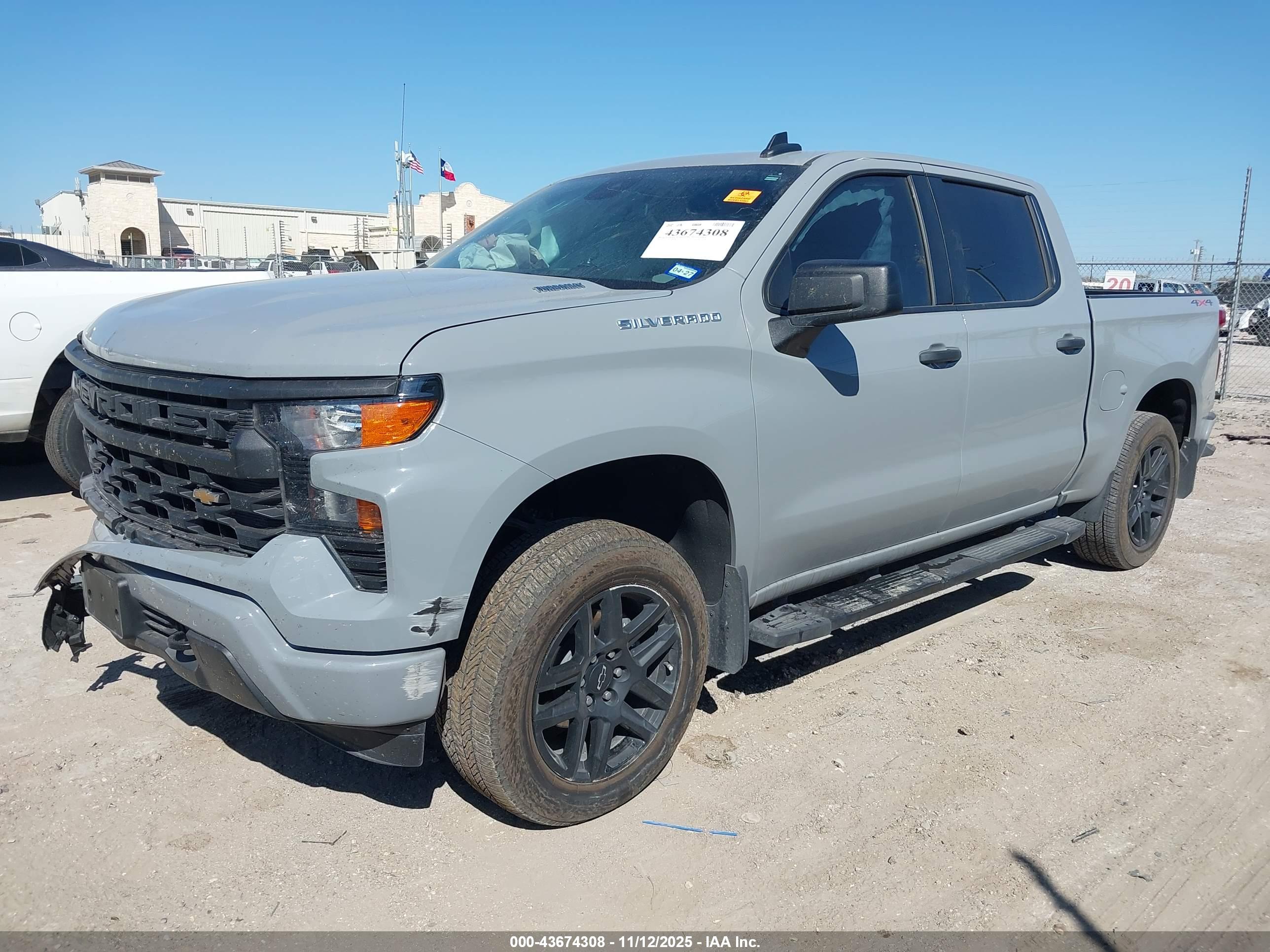 CHEVROLET SILVERADO image 2