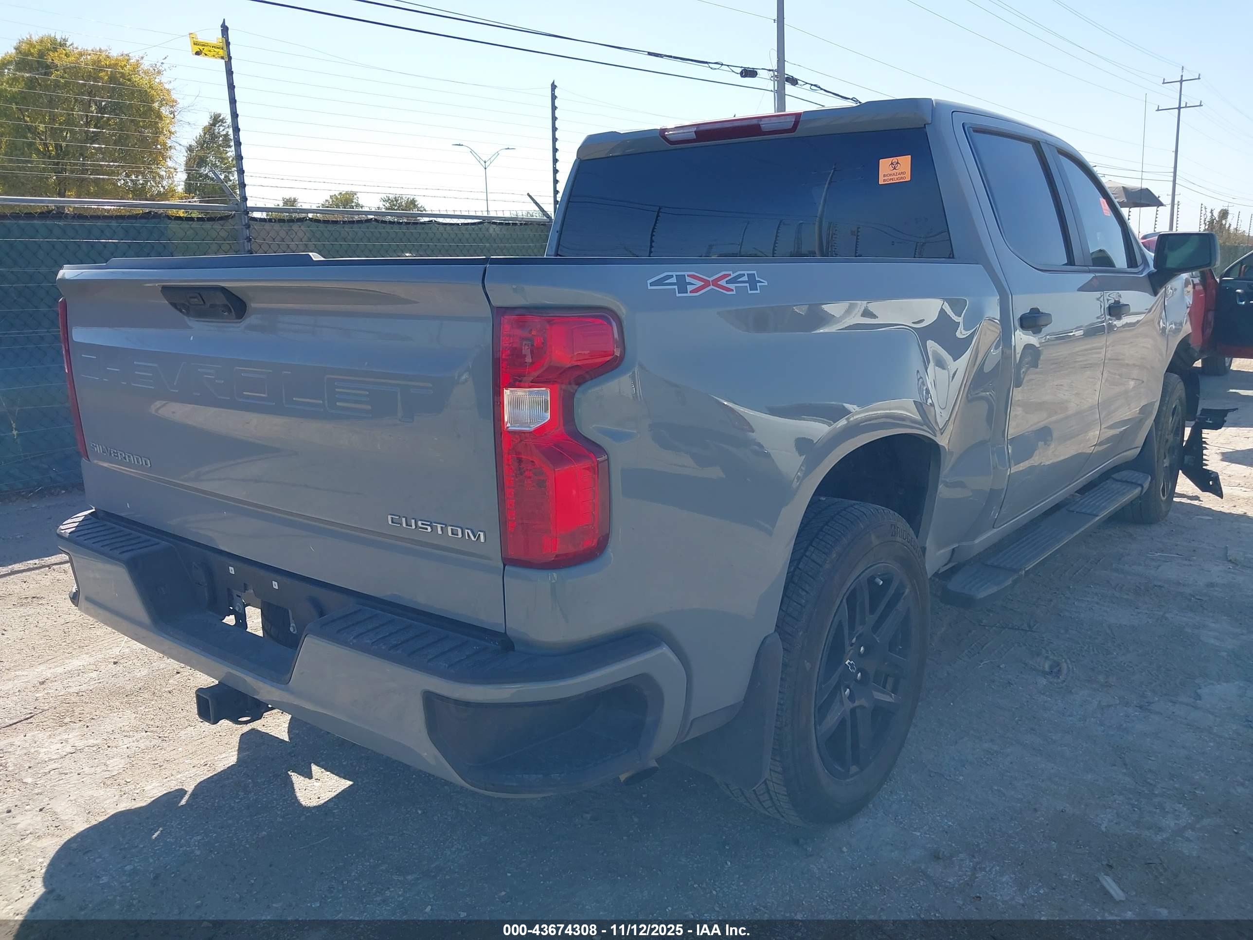 CHEVROLET SILVERADO image 4
