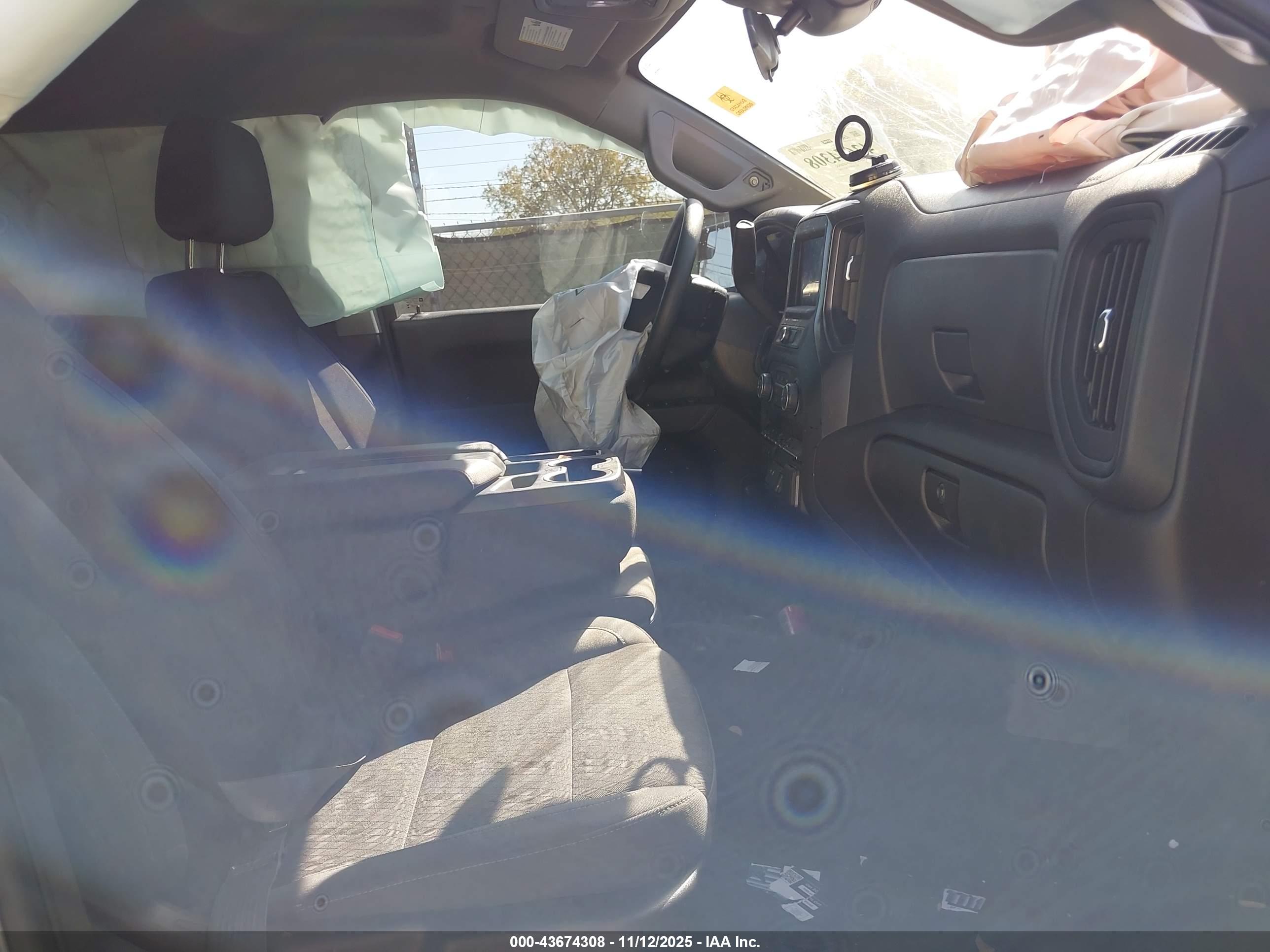 CHEVROLET SILVERADO image 5