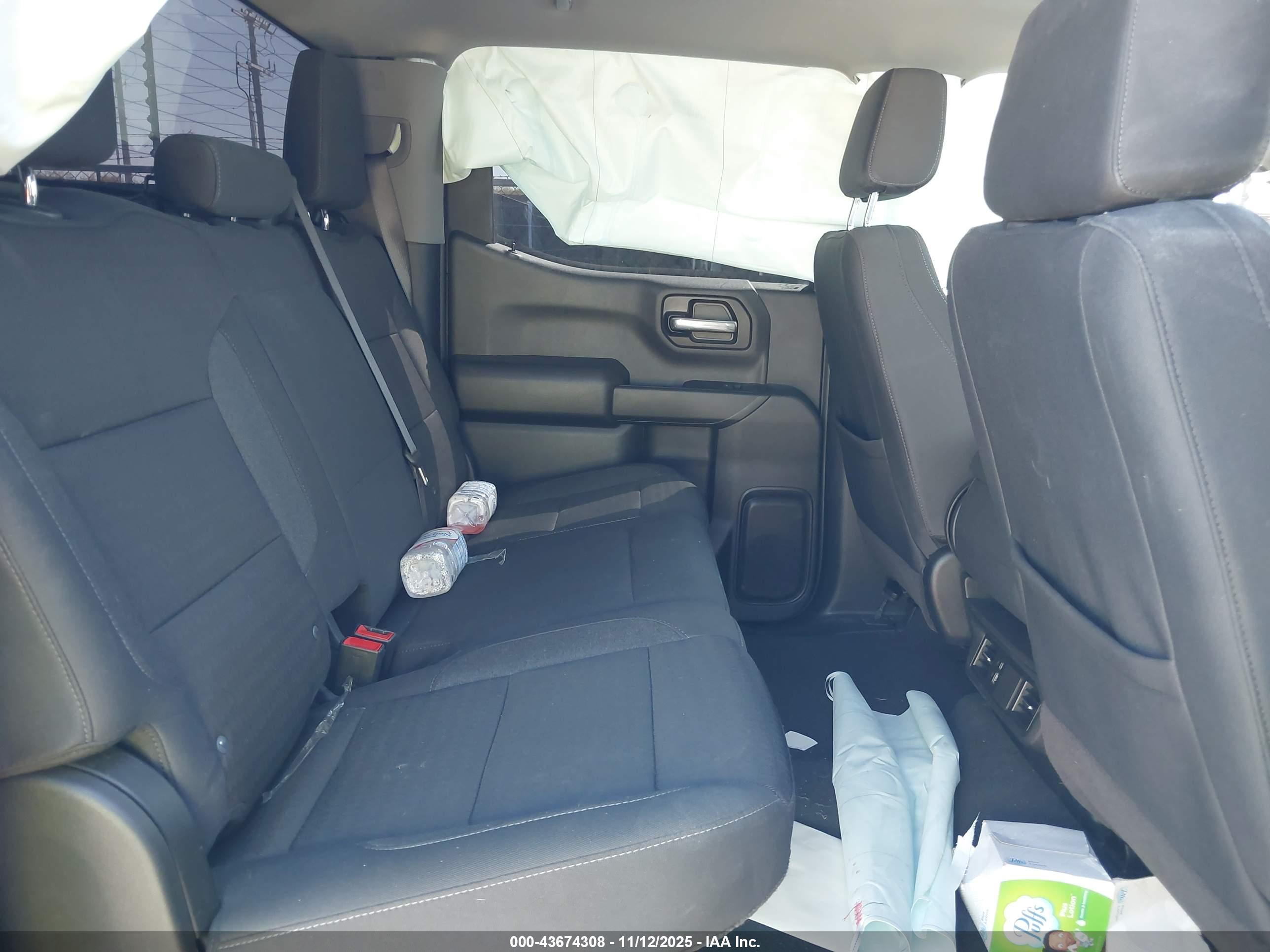 CHEVROLET SILVERADO image 8