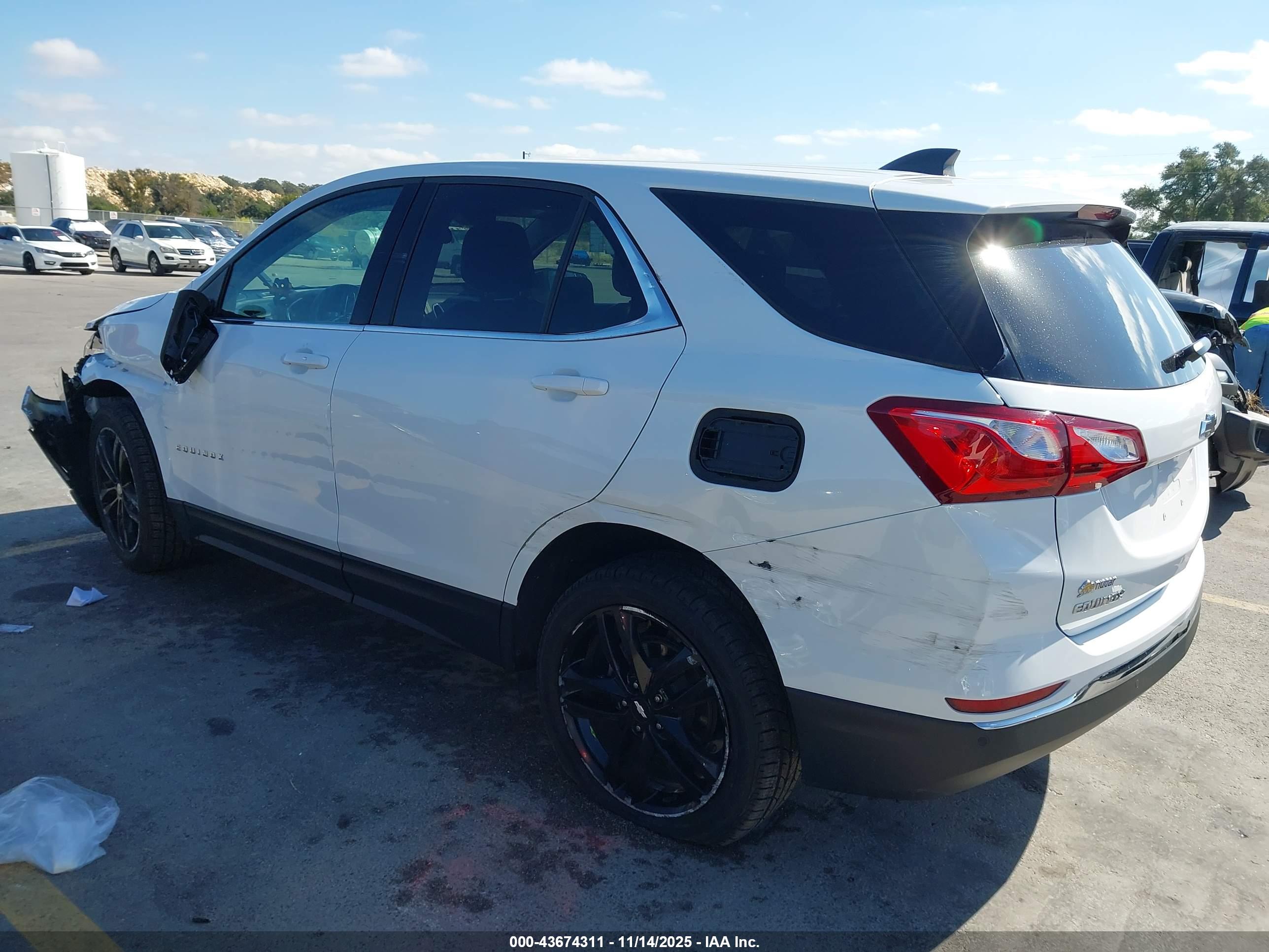 CHEVROLET EQUINOX image 3