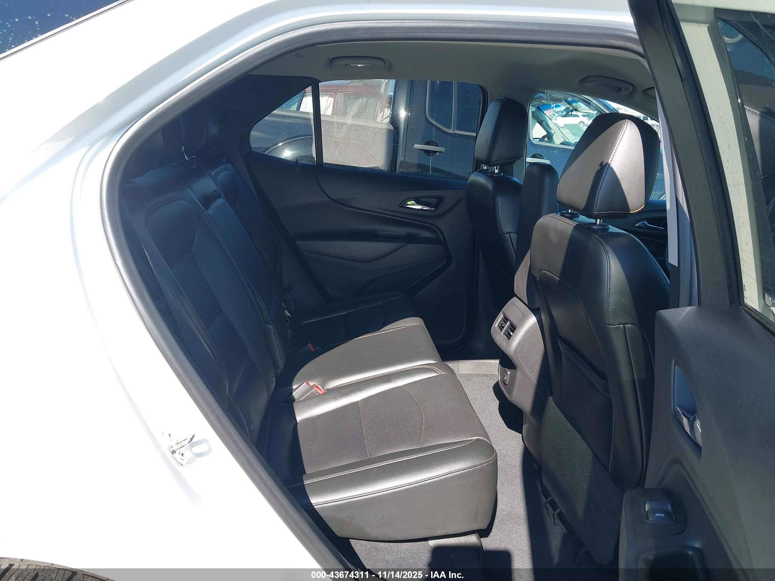 CHEVROLET EQUINOX image 8