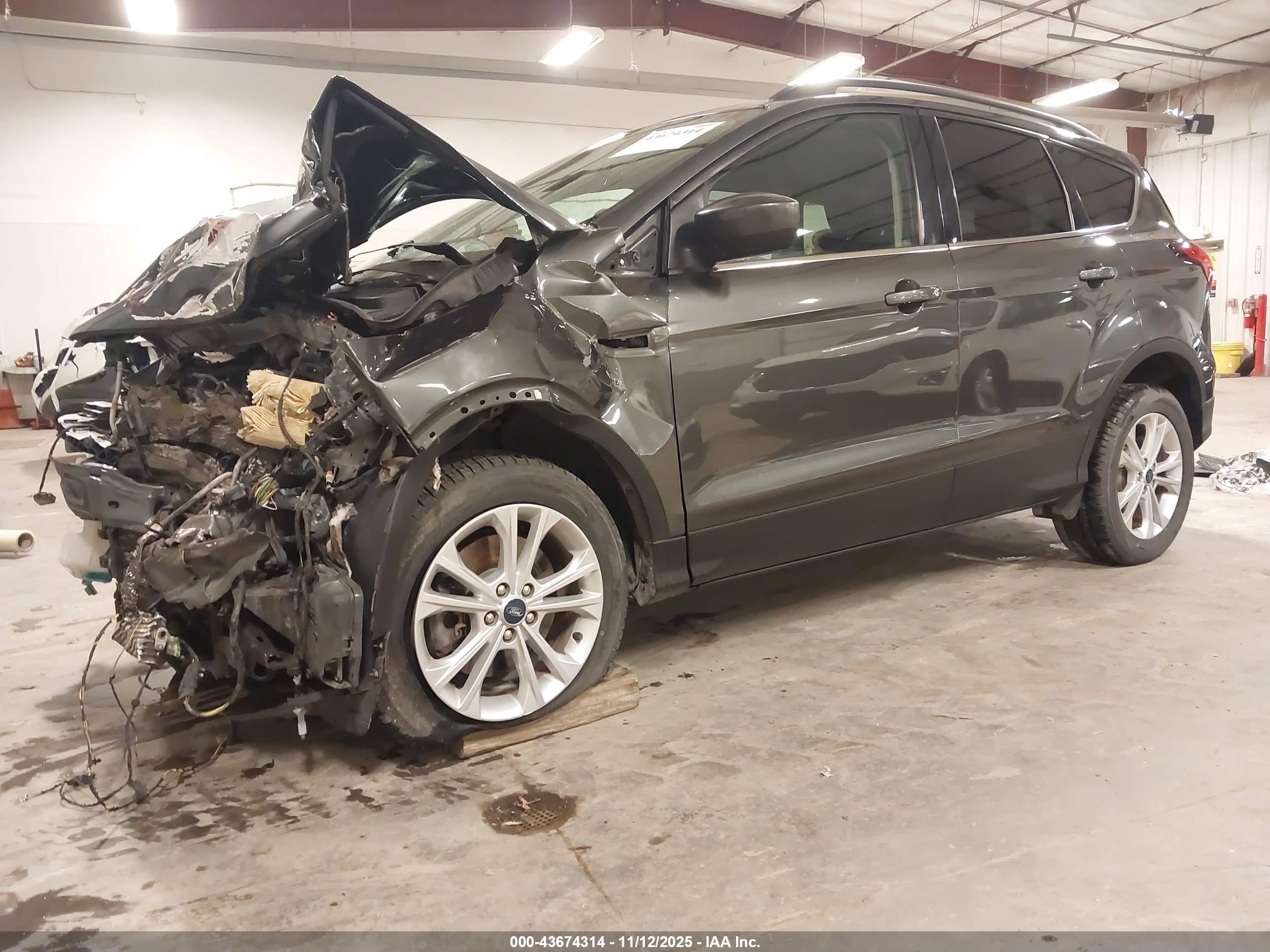 FORD ESCAPE image 2
