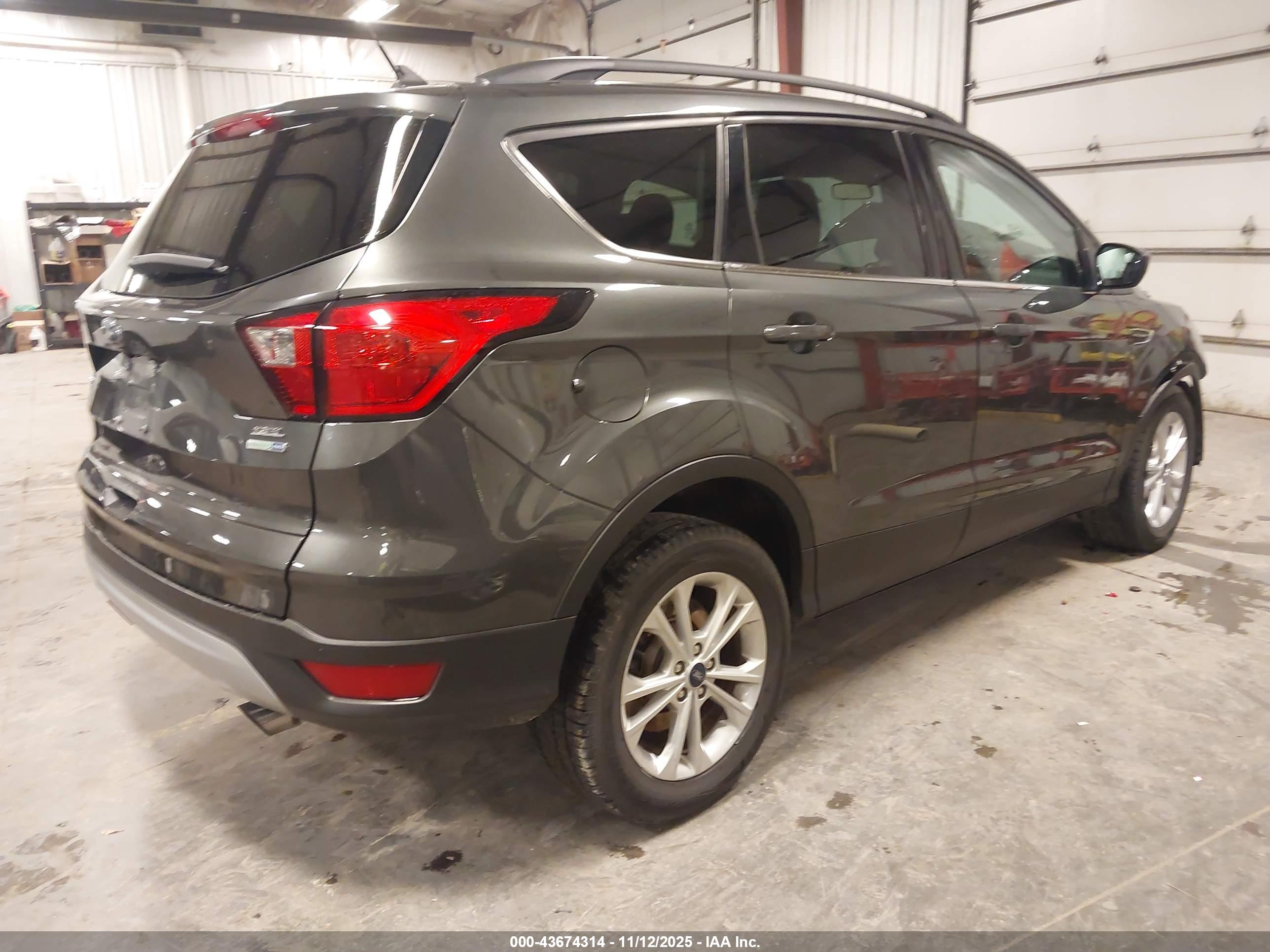 FORD ESCAPE image 4