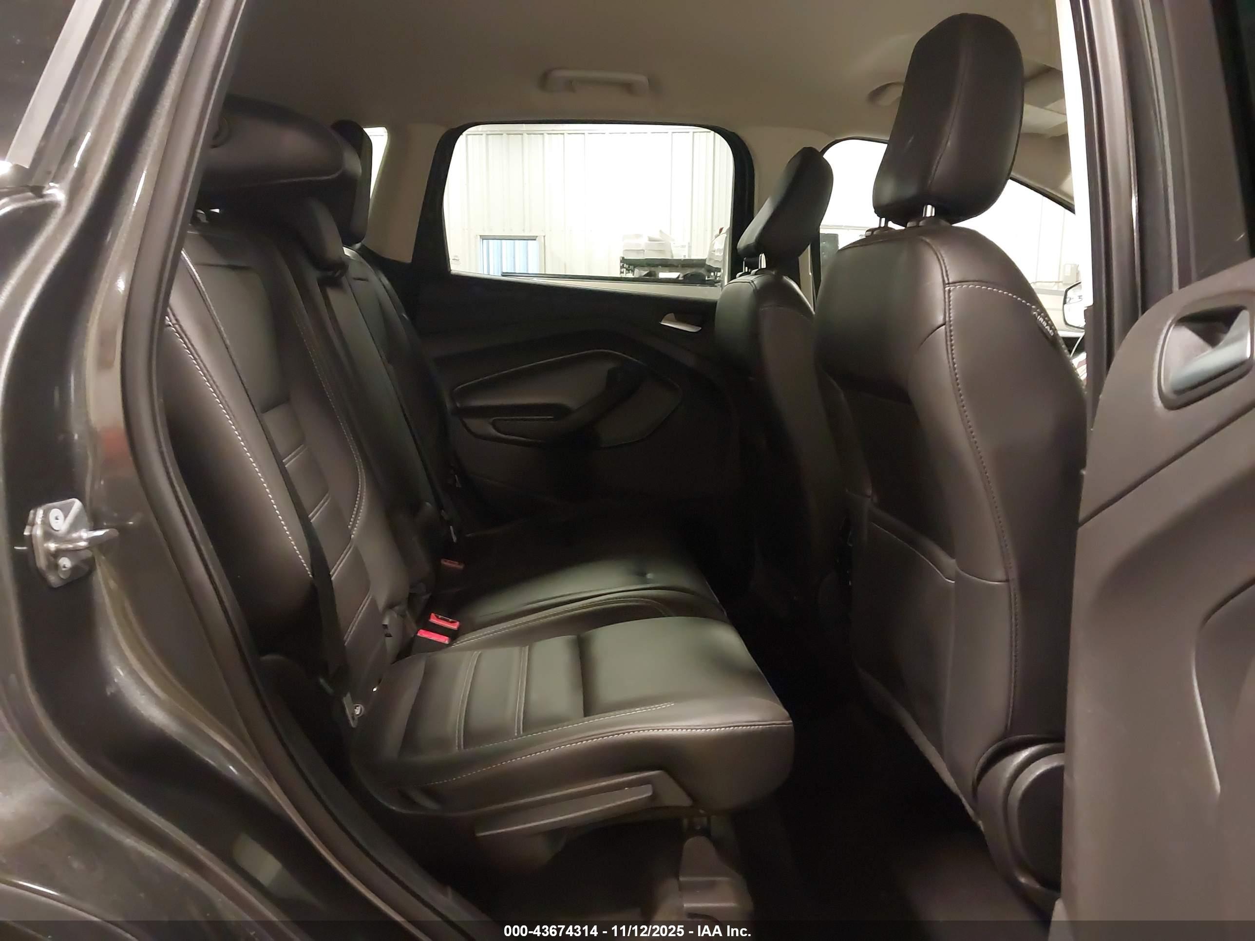 FORD ESCAPE image 8