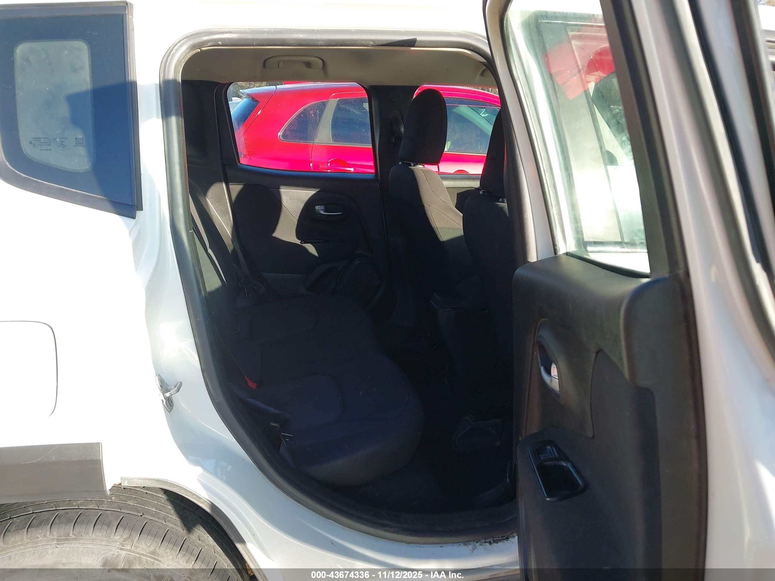 JEEP RENEGADE image 8