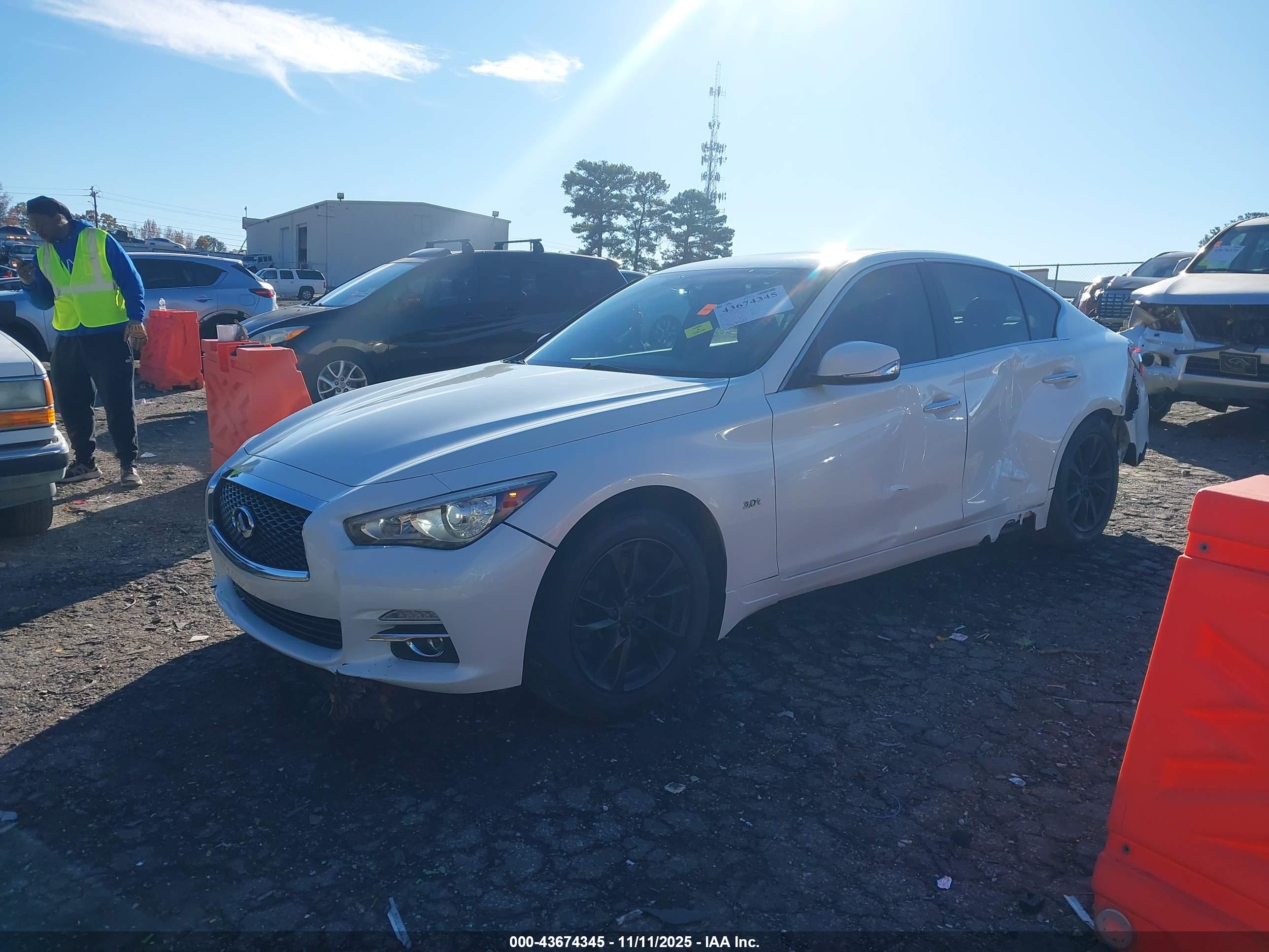 INFINITI Q50 image 2