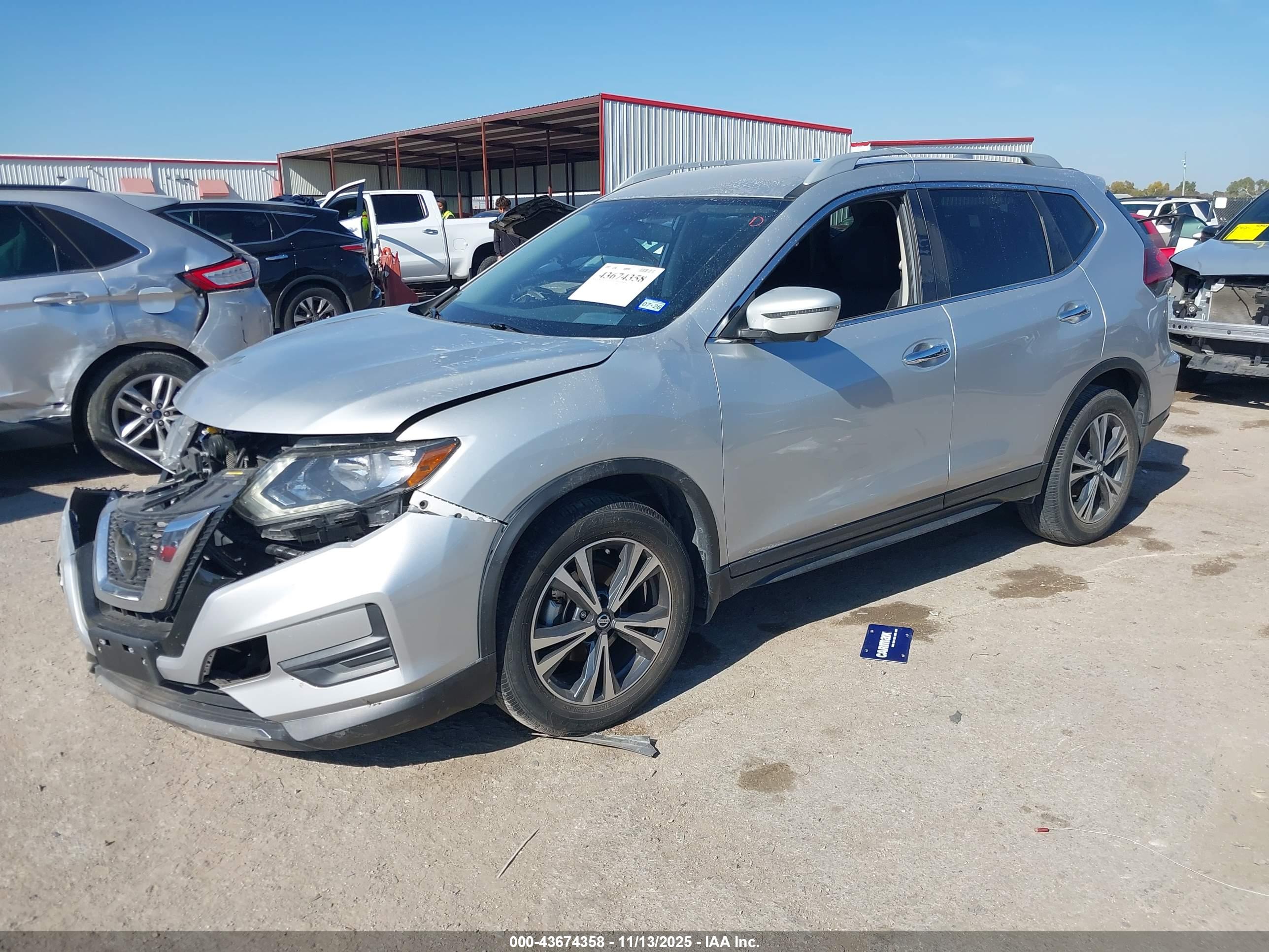 NISSAN ROGUE image 2