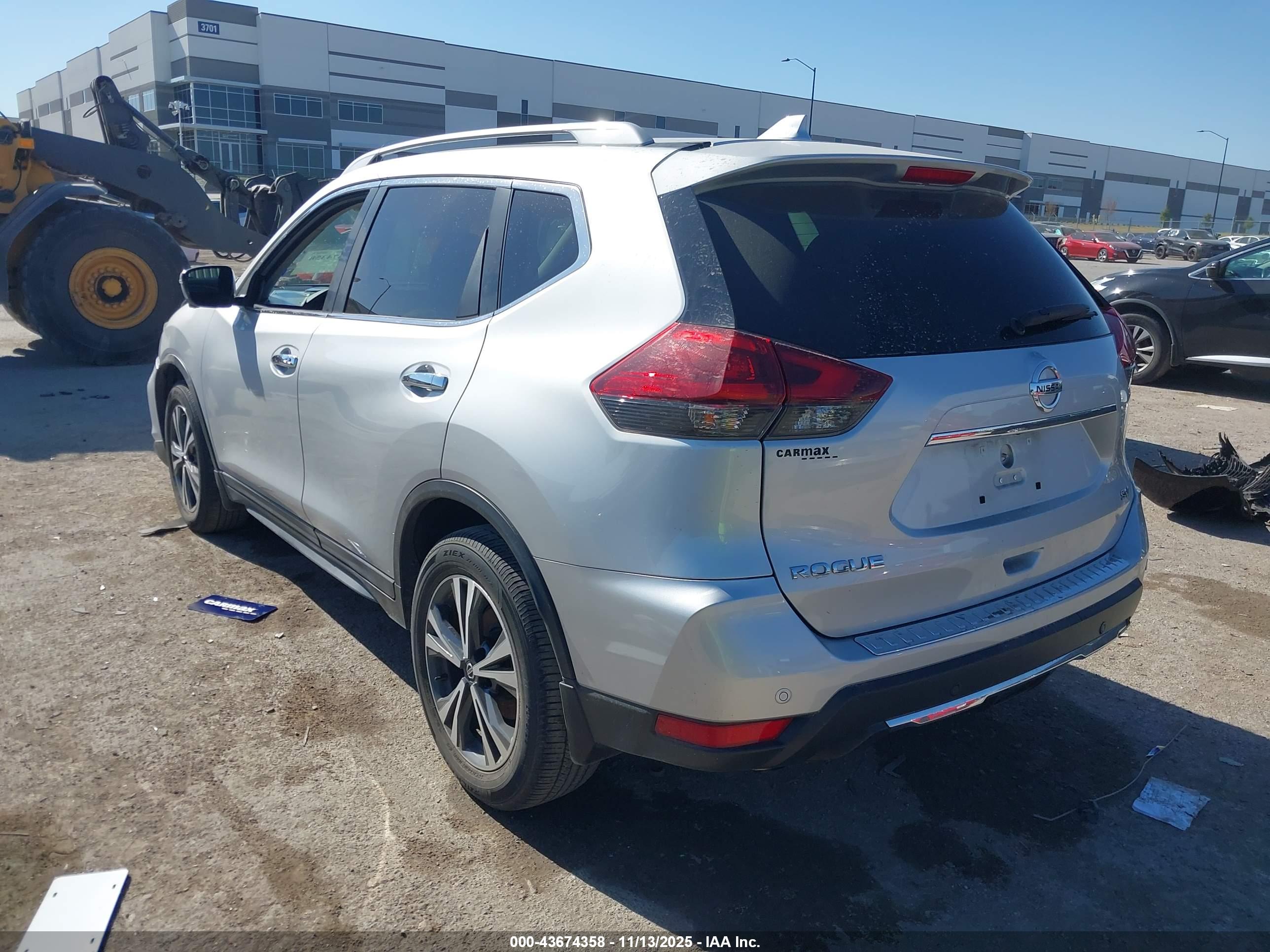 NISSAN ROGUE image 3