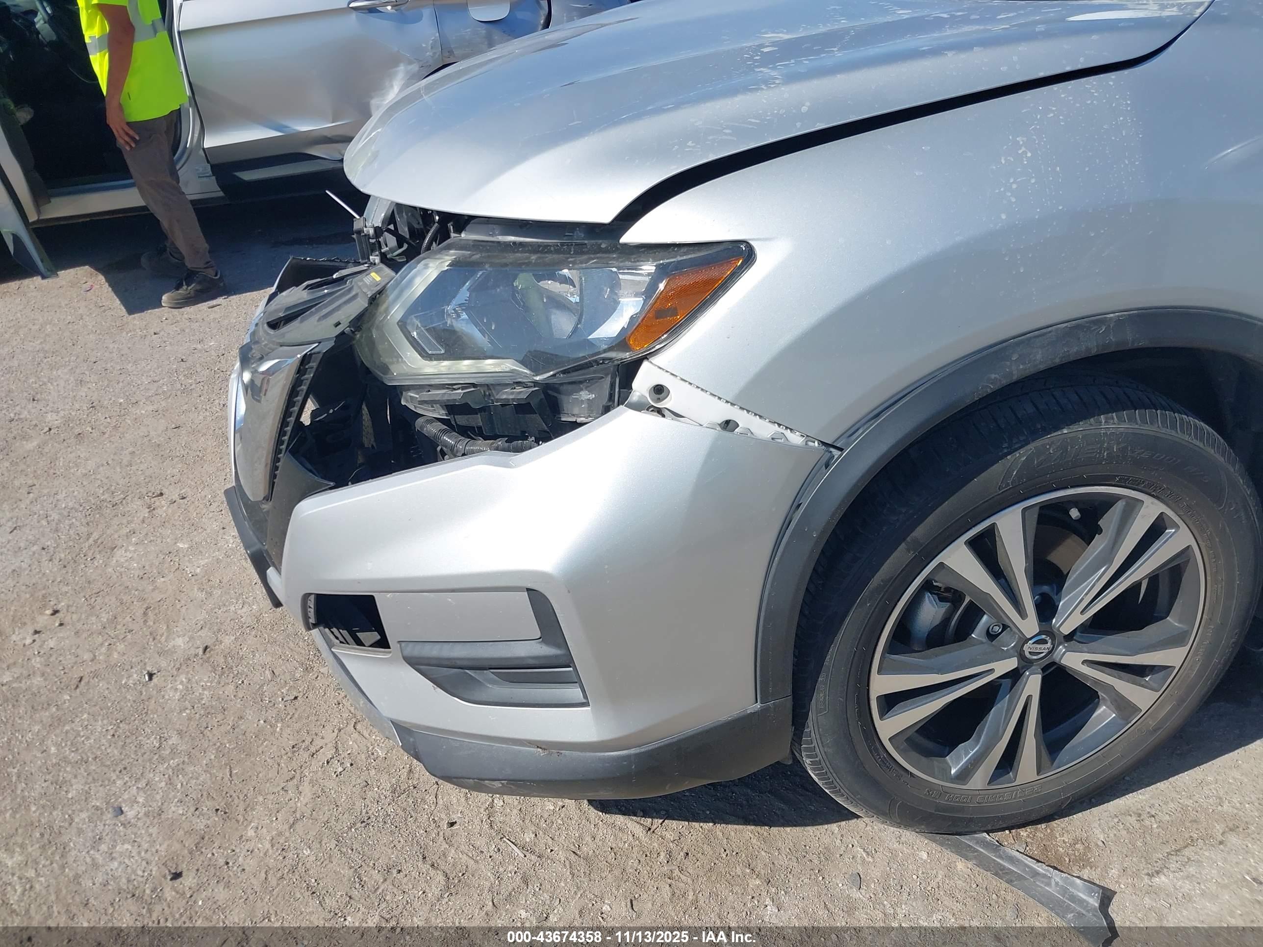 NISSAN ROGUE image 6