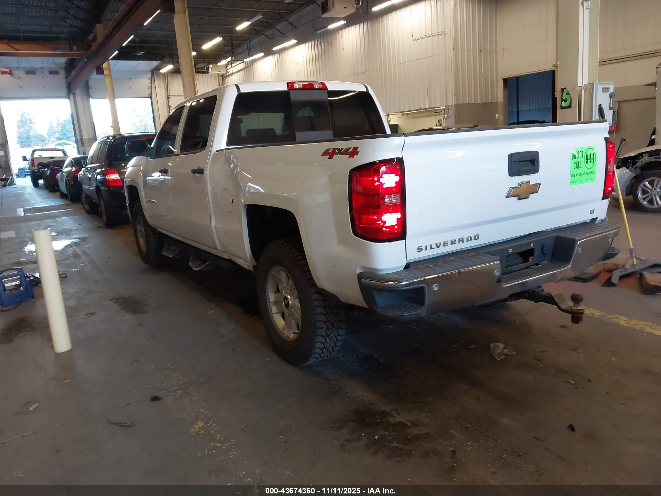 CHEVROLET SILVERADO image 3