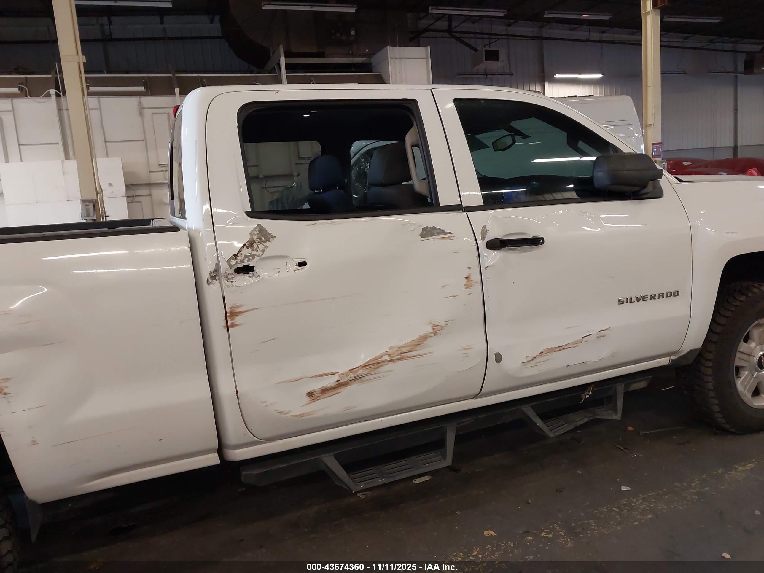 CHEVROLET SILVERADO image 6