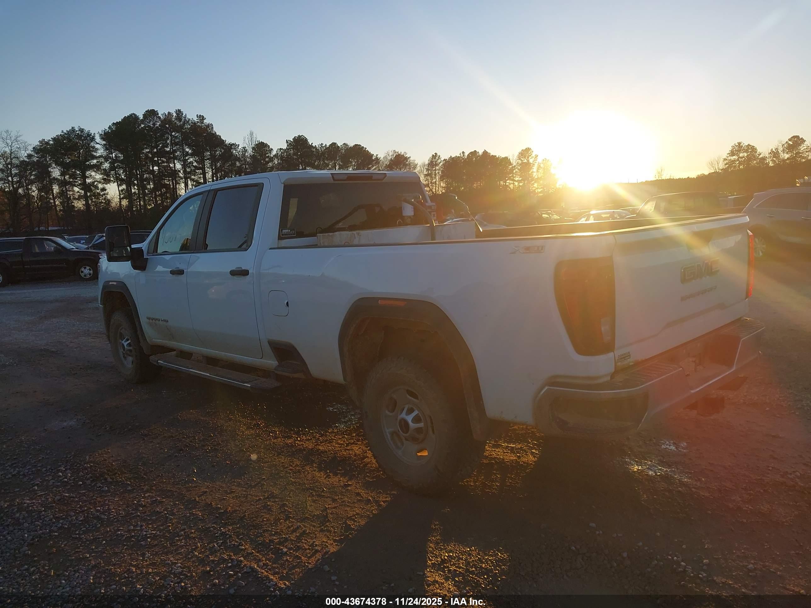 GMC SIERRA image 3