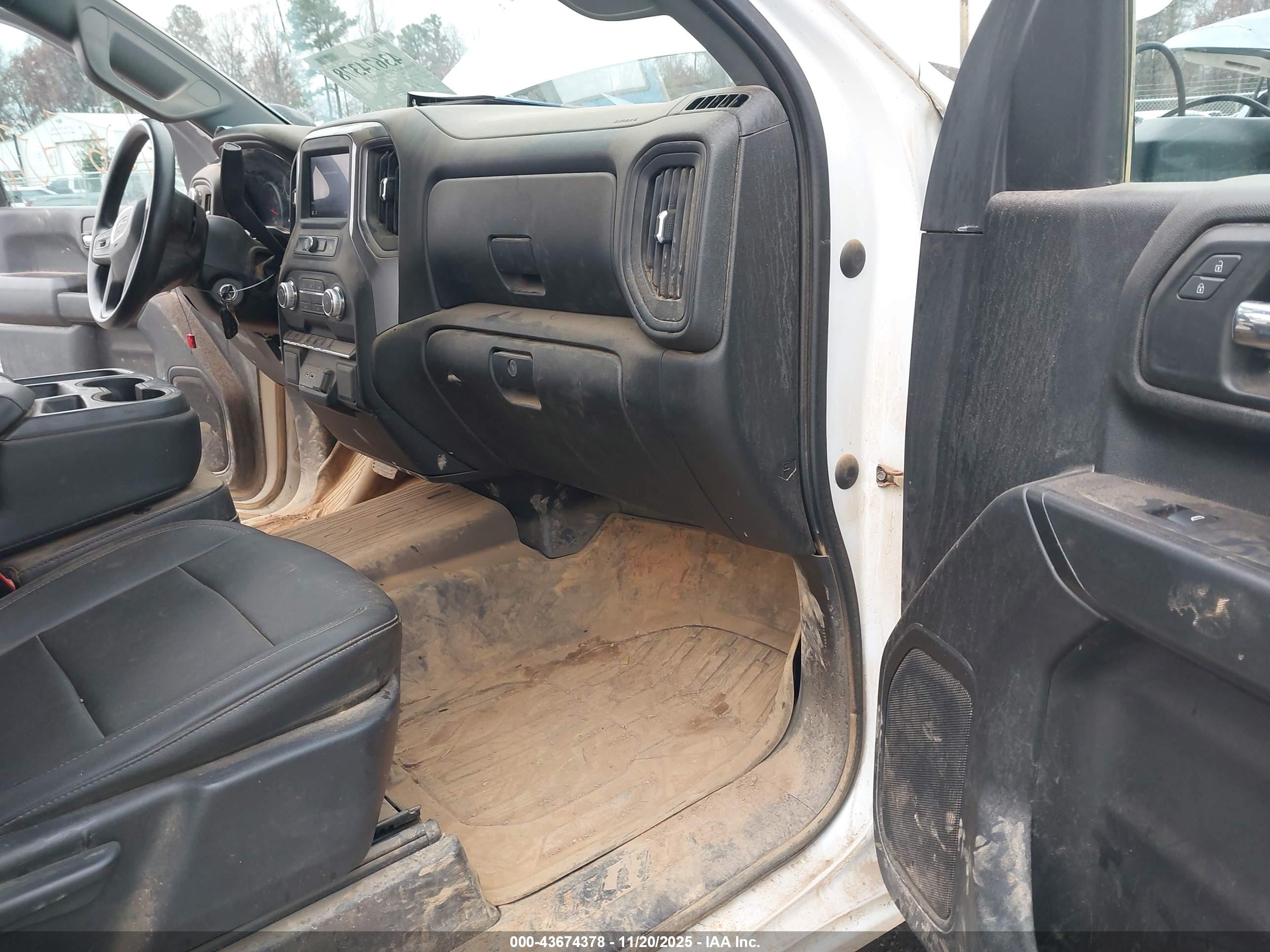 GMC SIERRA image 7