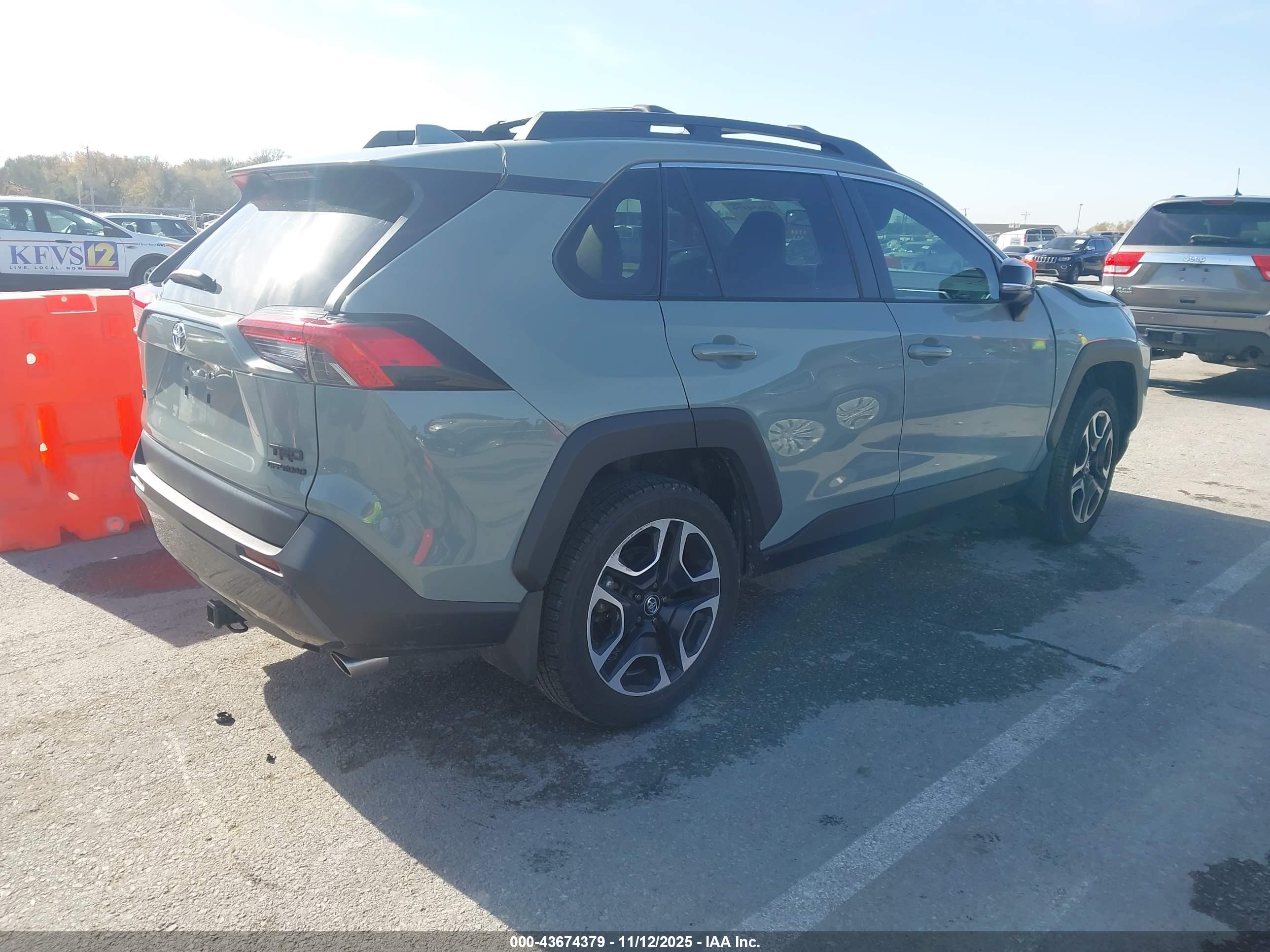 TOYOTA RAV4 image 4