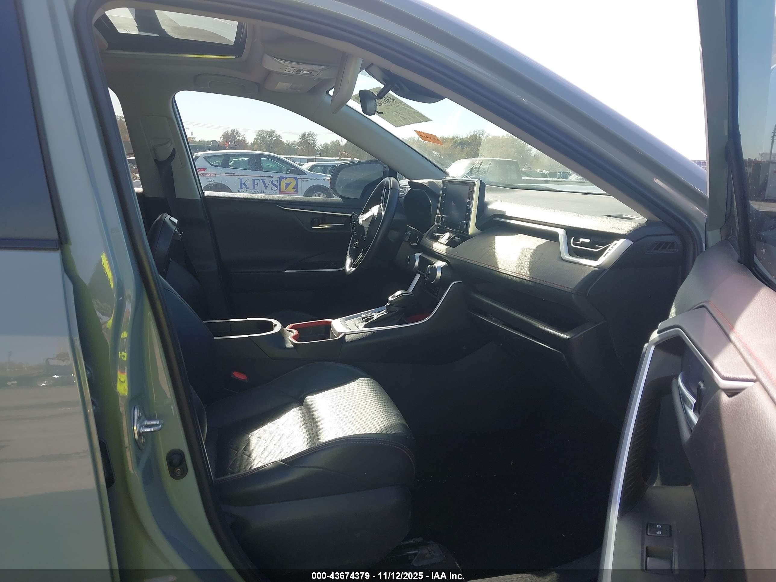 TOYOTA RAV4 image 5