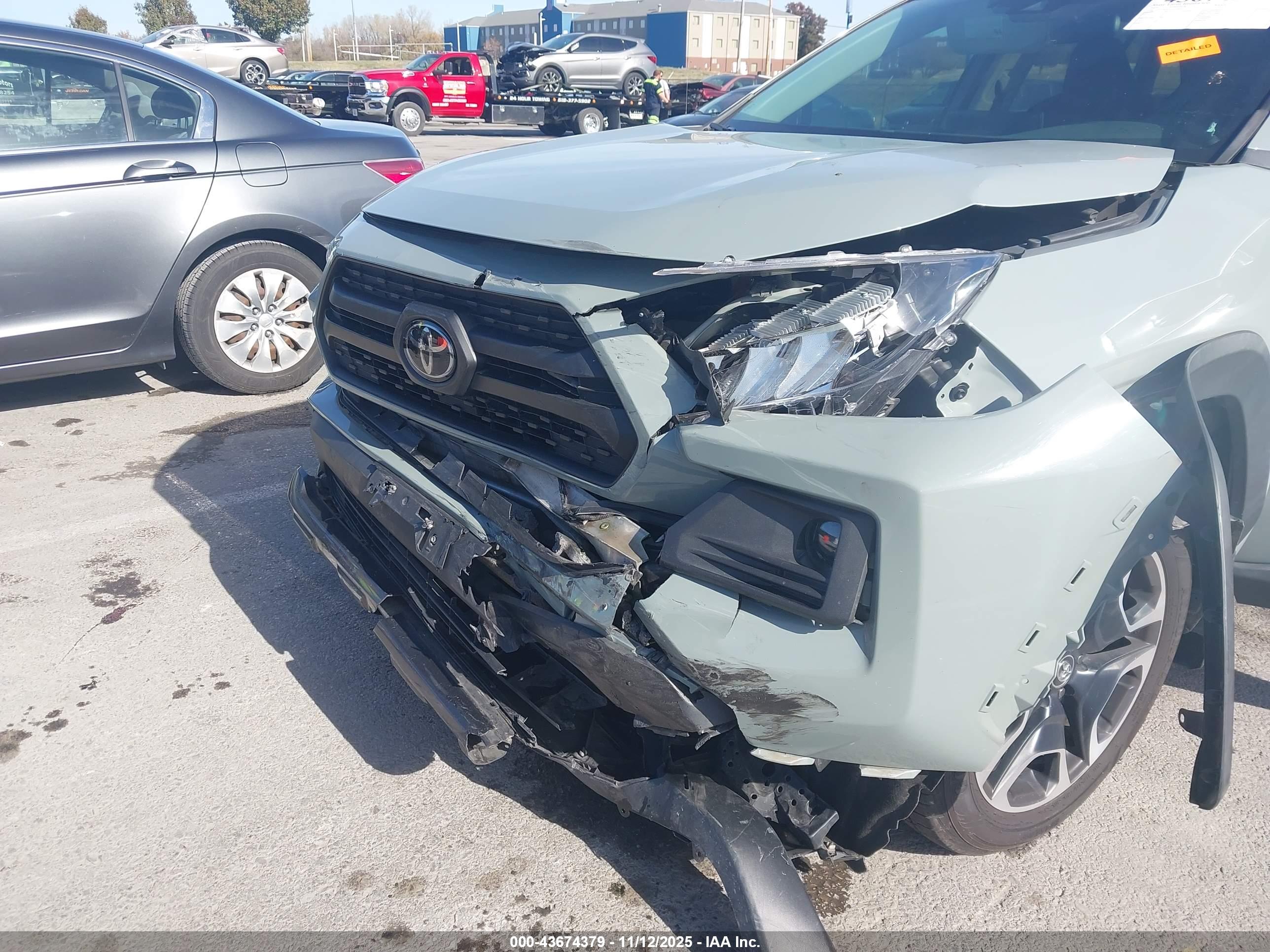 TOYOTA RAV4 image 6