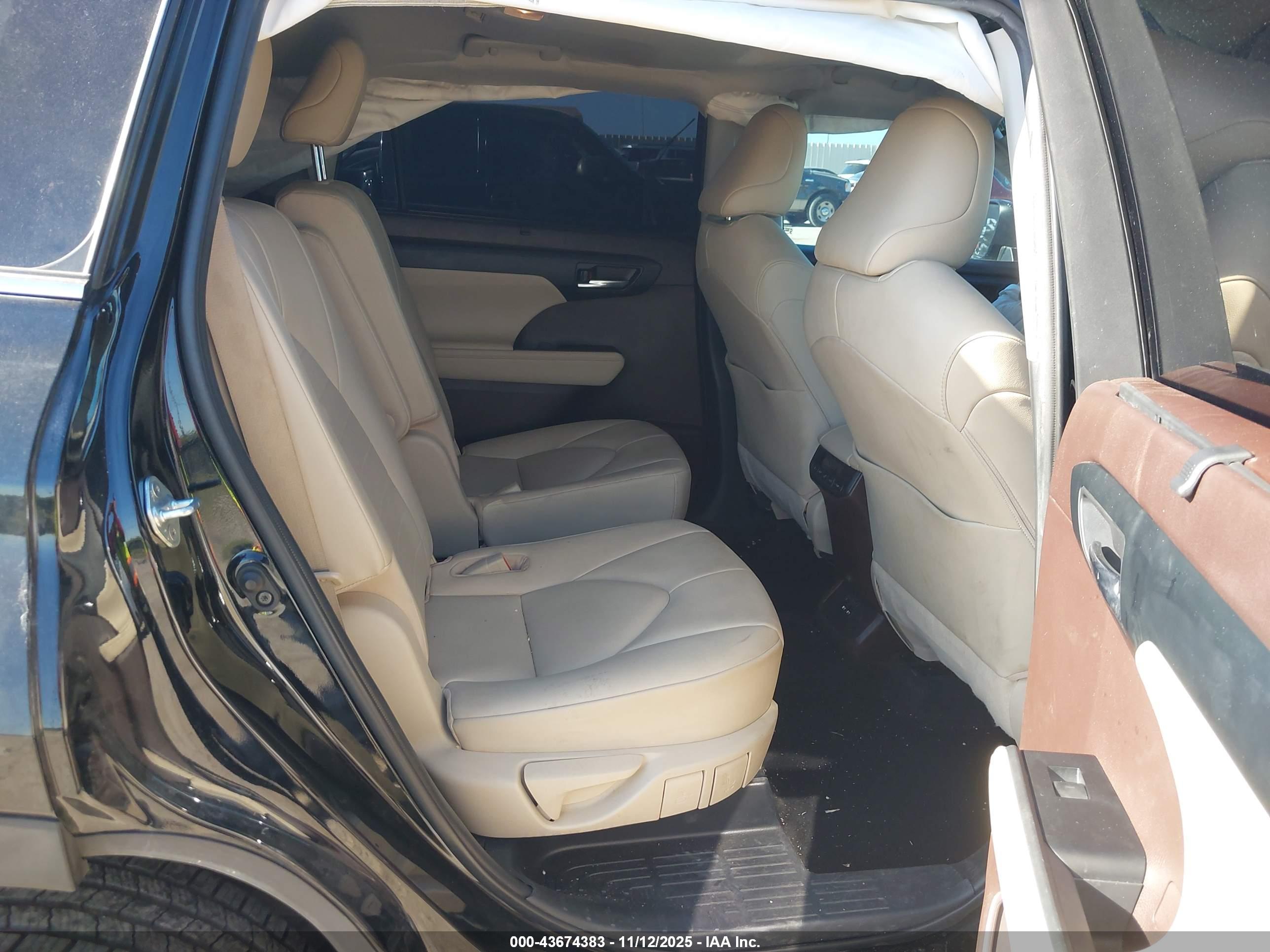 TOYOTA HIGHLANDER image 8