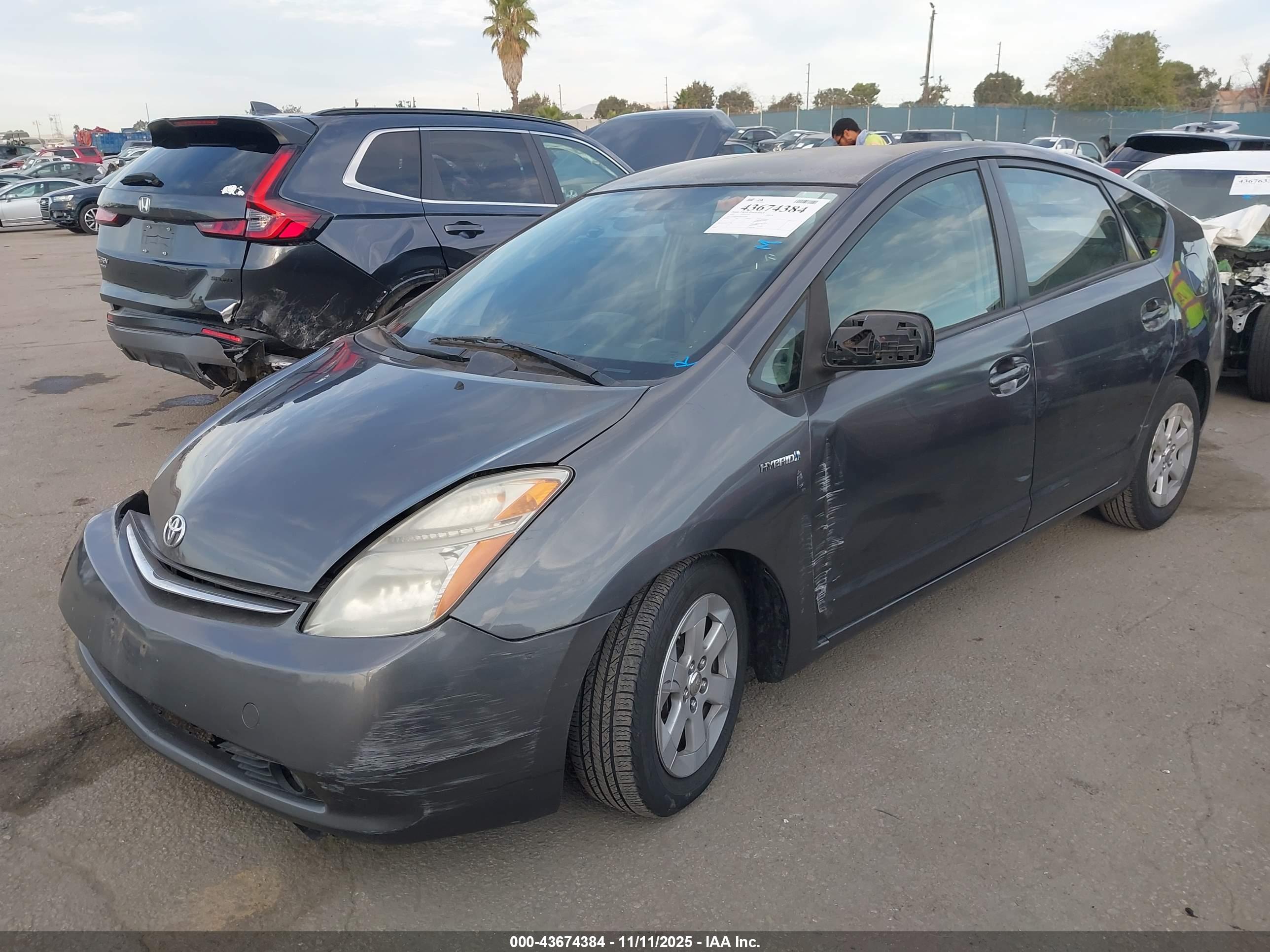 TOYOTA PRIUS image 2