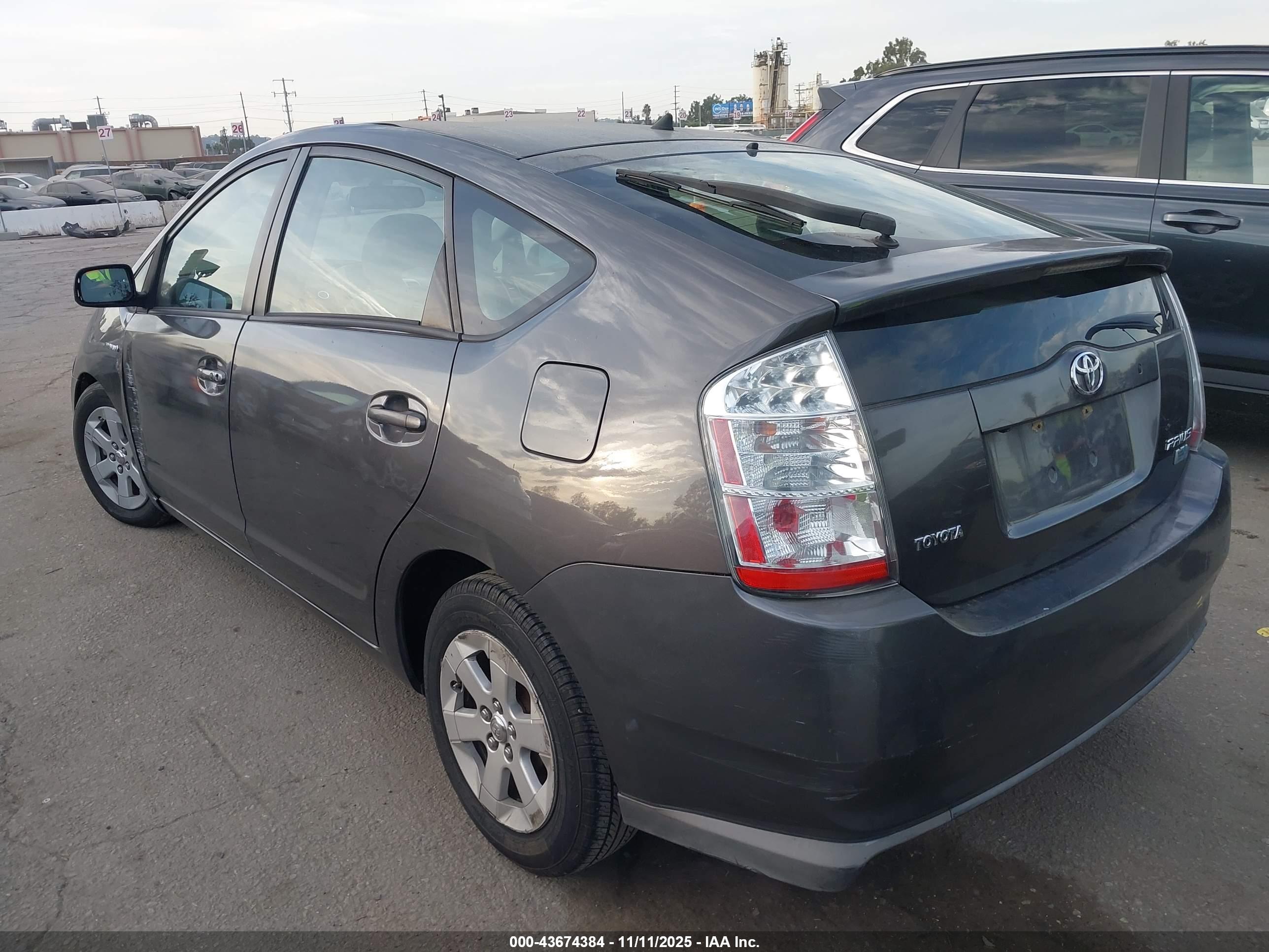 TOYOTA PRIUS image 3