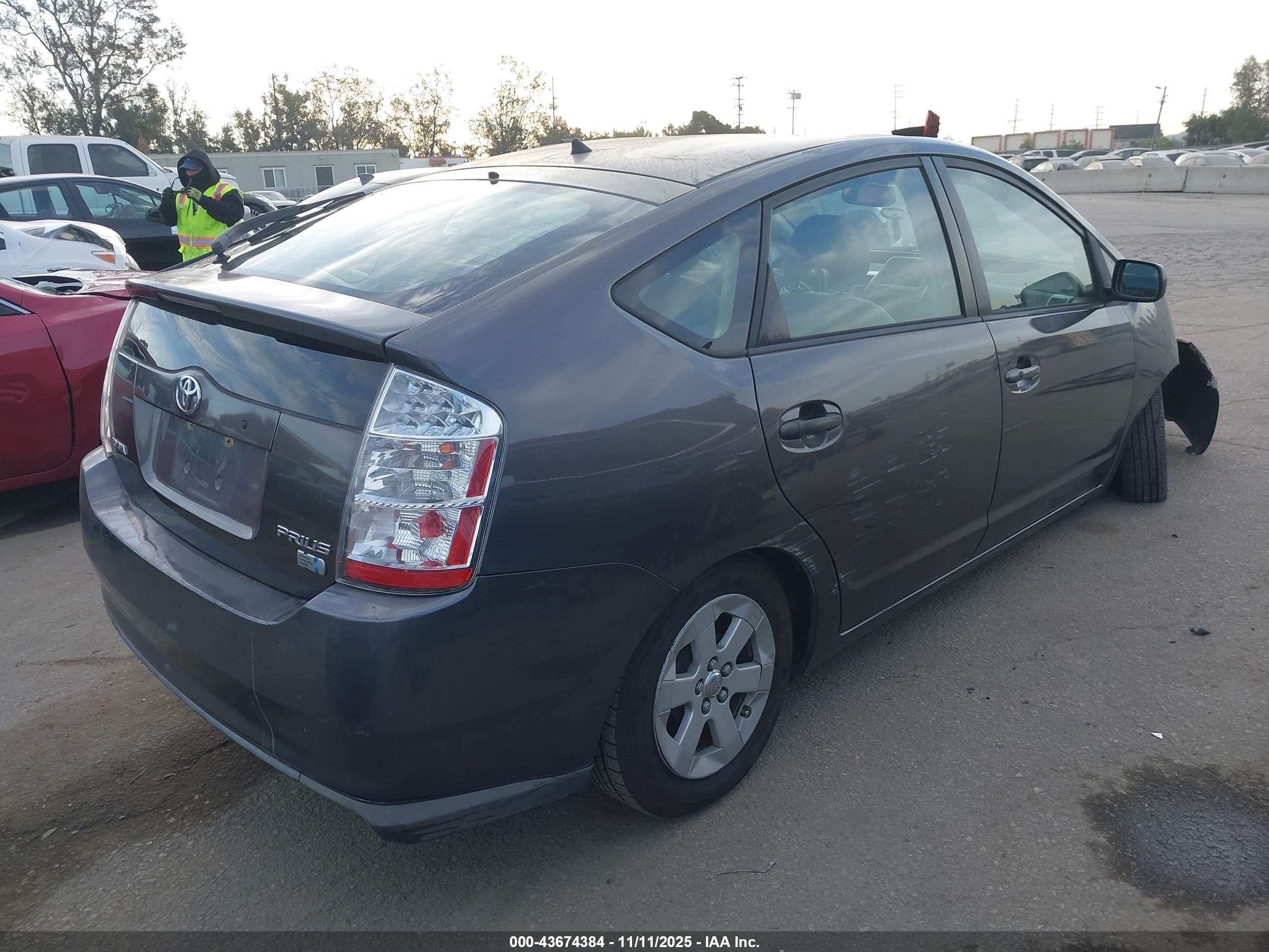 TOYOTA PRIUS image 4