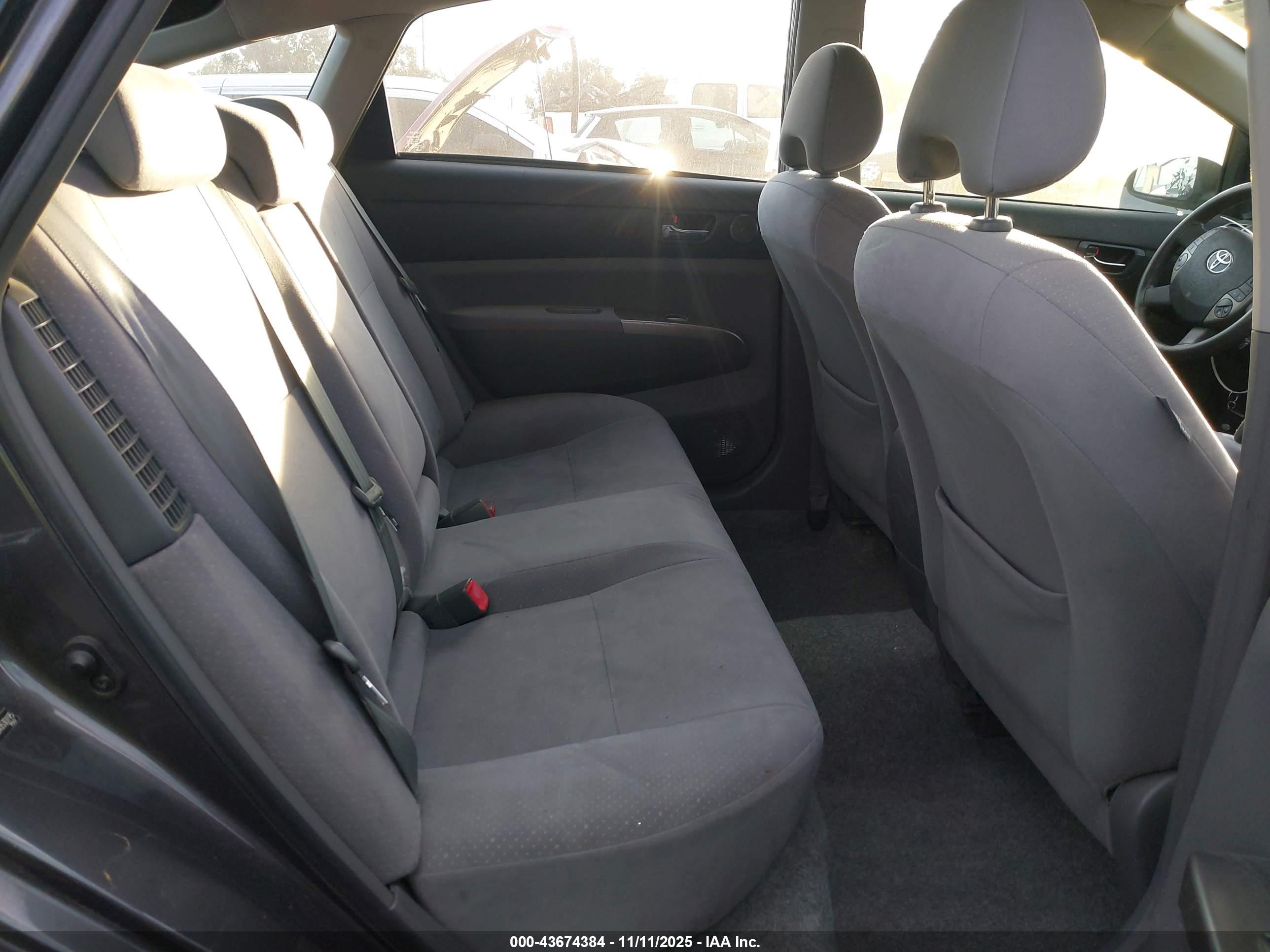 TOYOTA PRIUS image 8