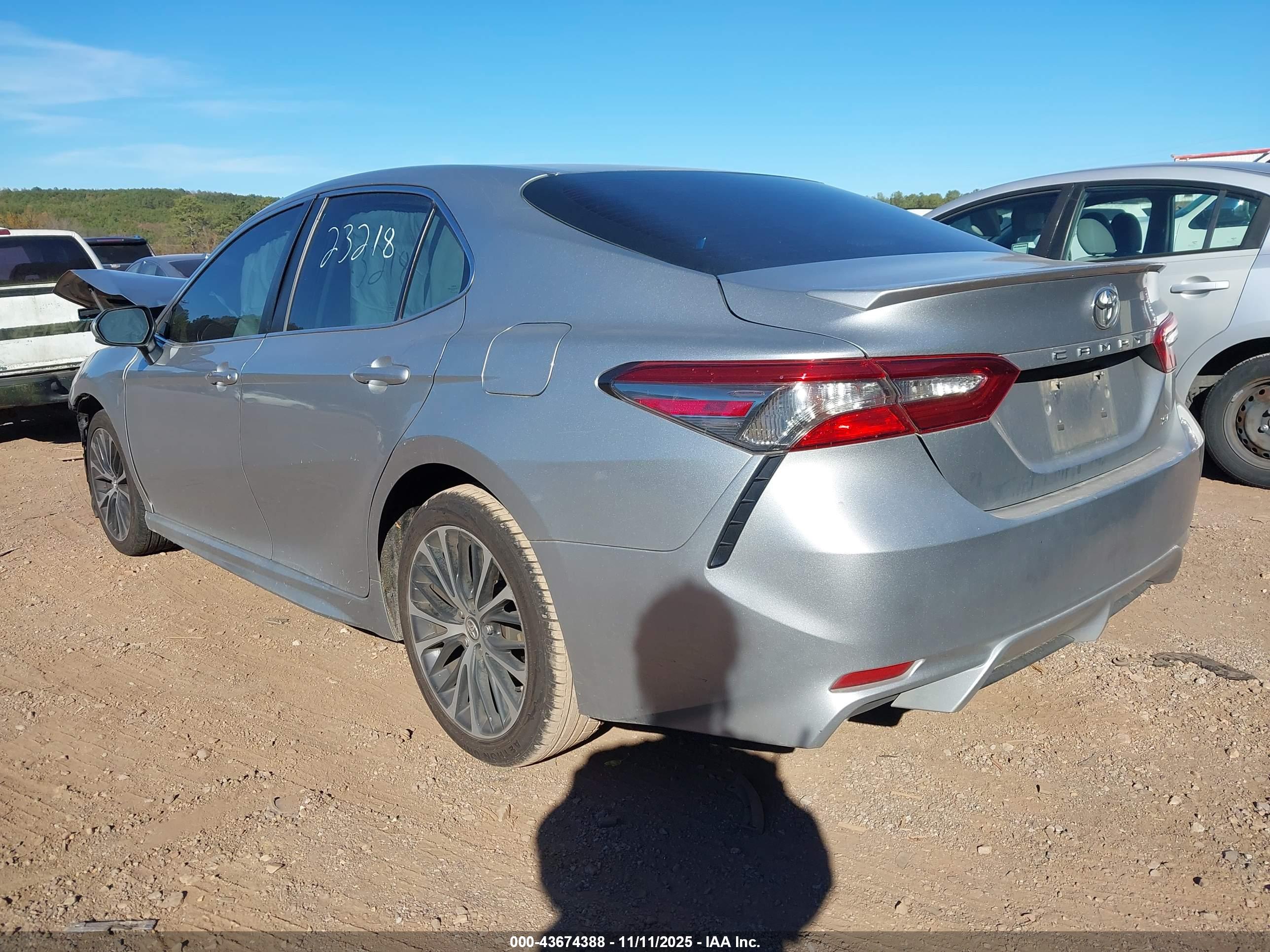 TOYOTA CAMRY image 3