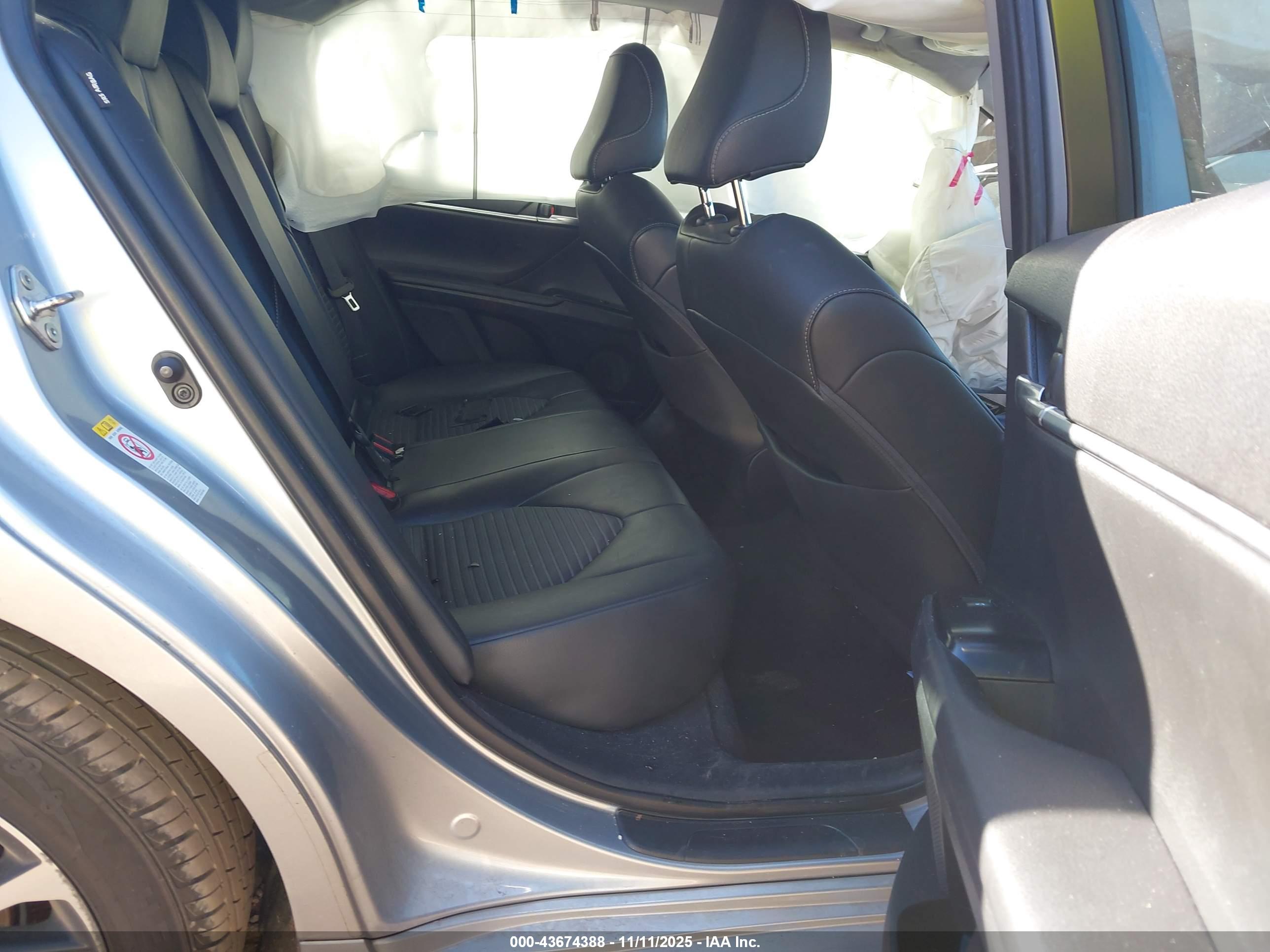 TOYOTA CAMRY image 8