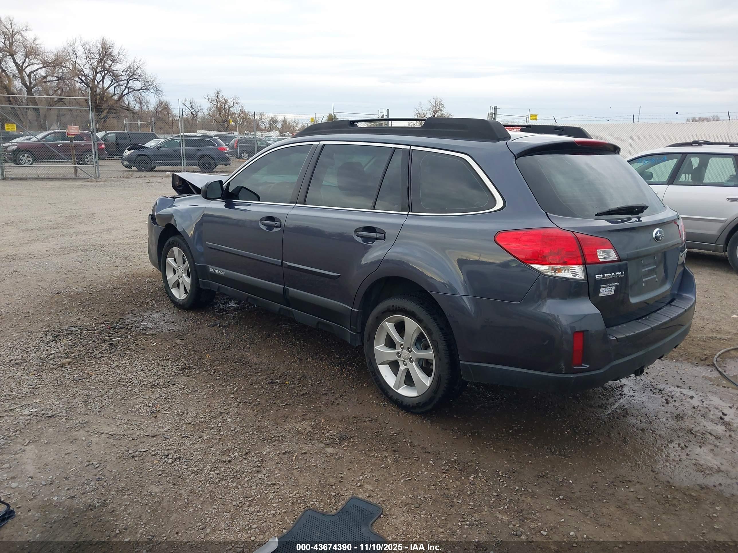 SUBARU OUTBACK image 3