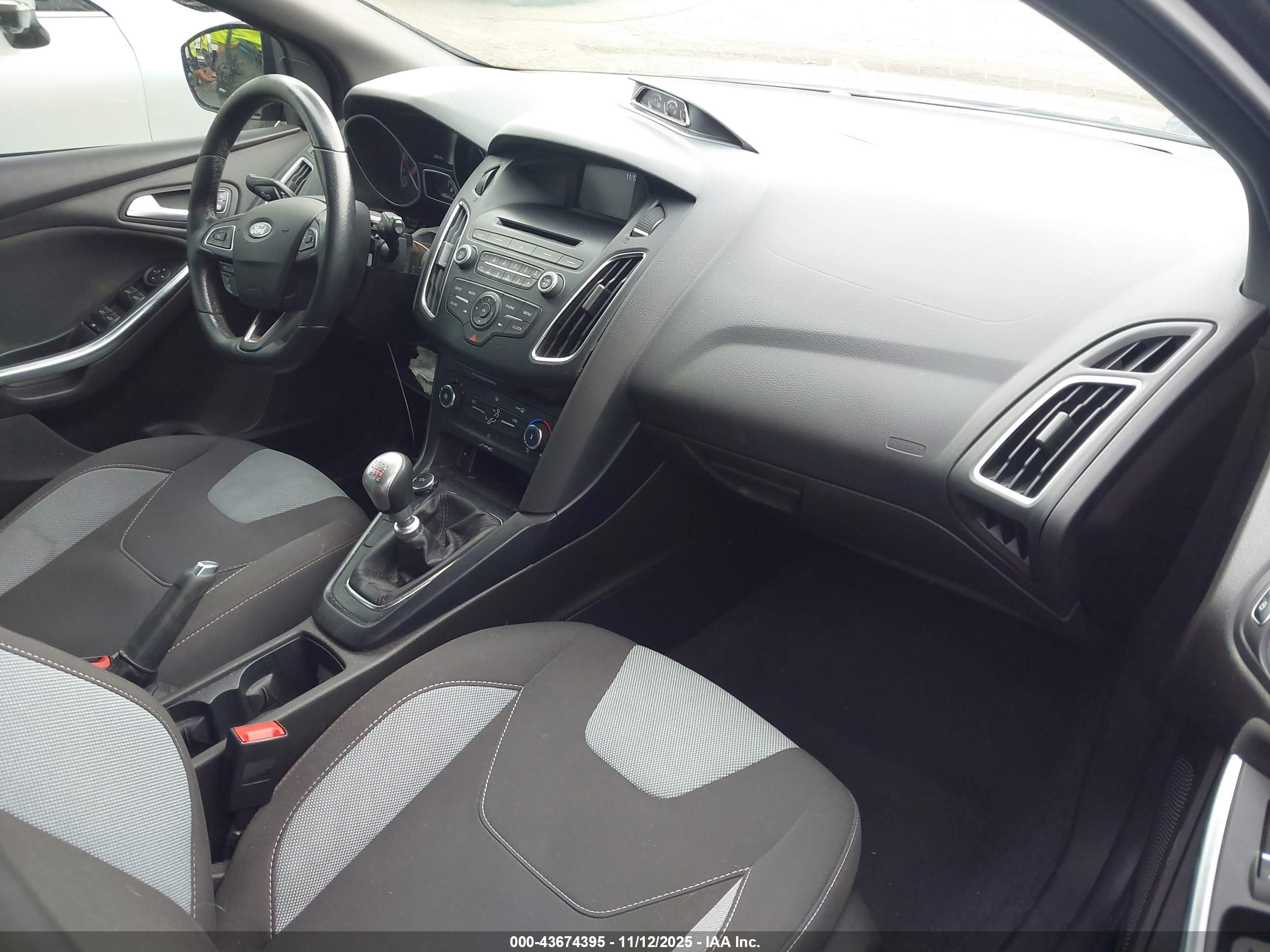 FORD FOCUS image 5