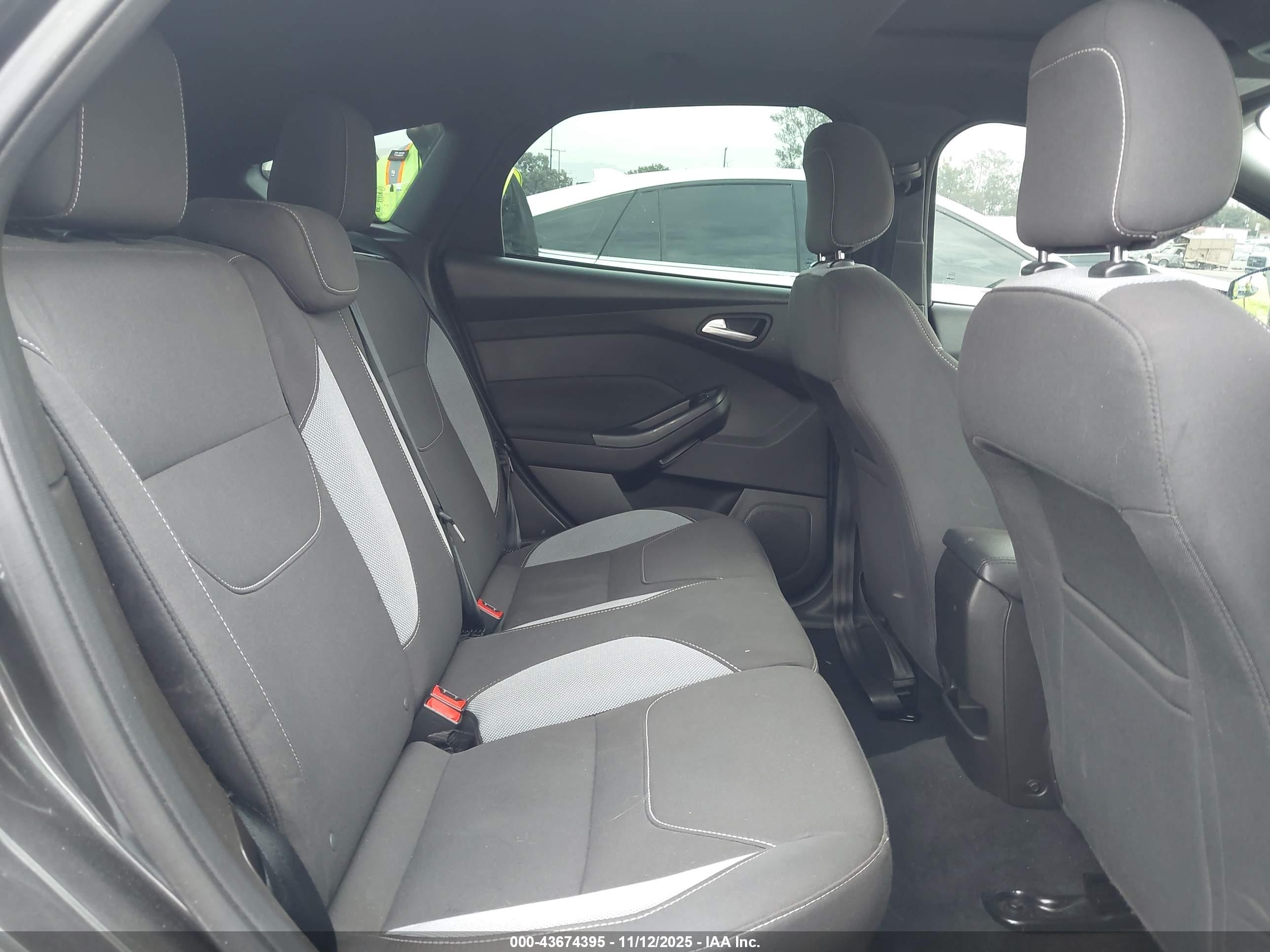 FORD FOCUS image 8