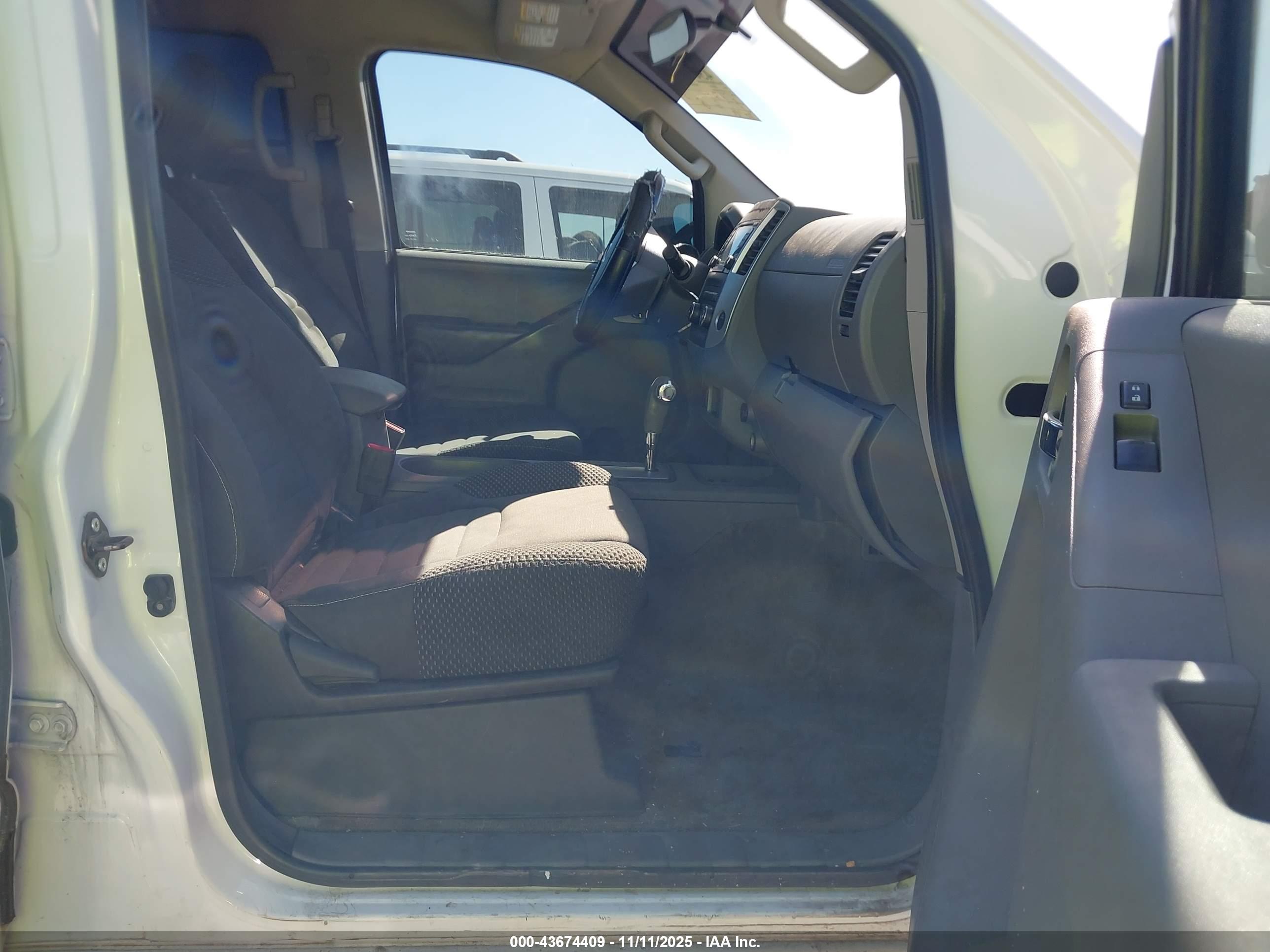 NISSAN FRONTIER image 5