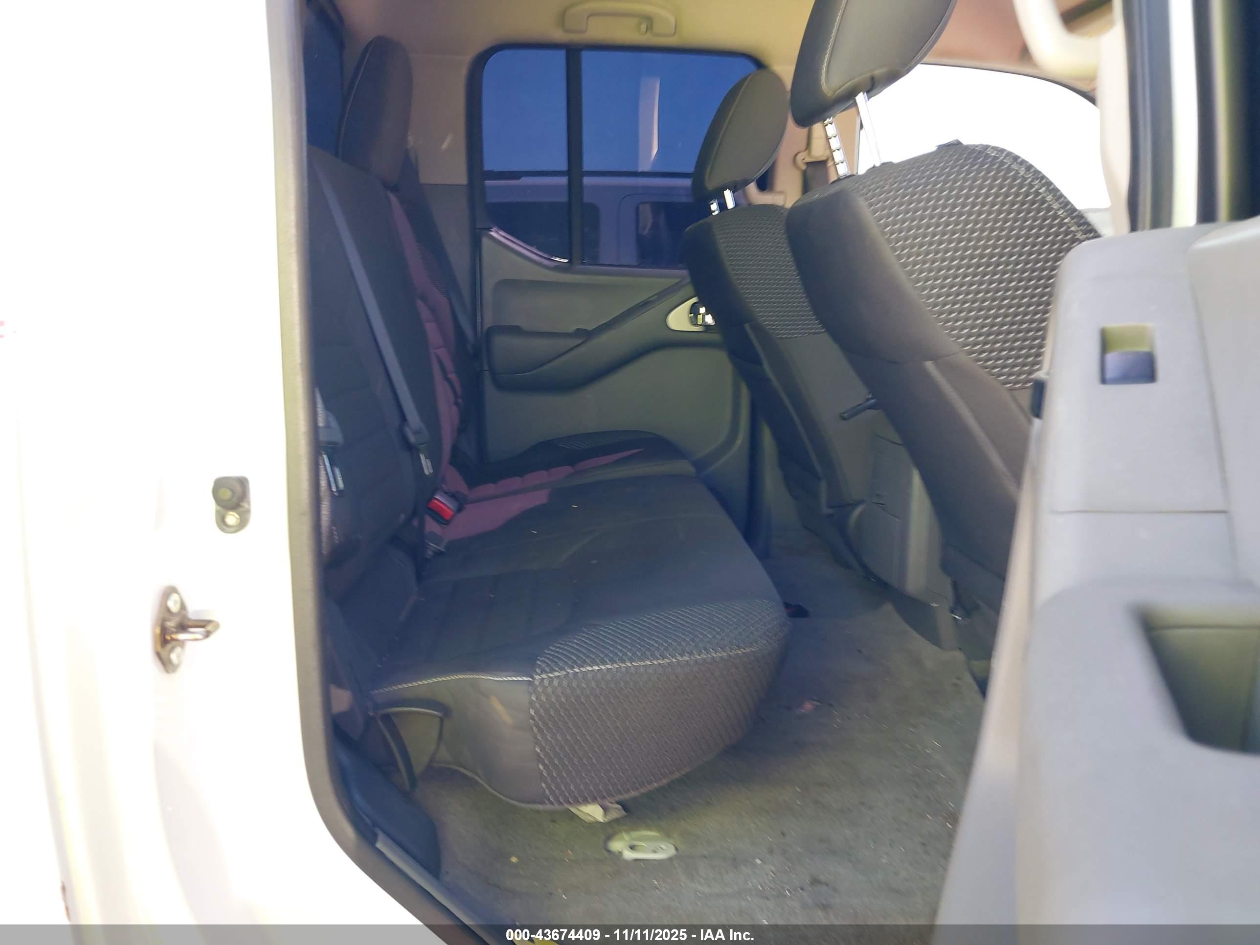 NISSAN FRONTIER image 8