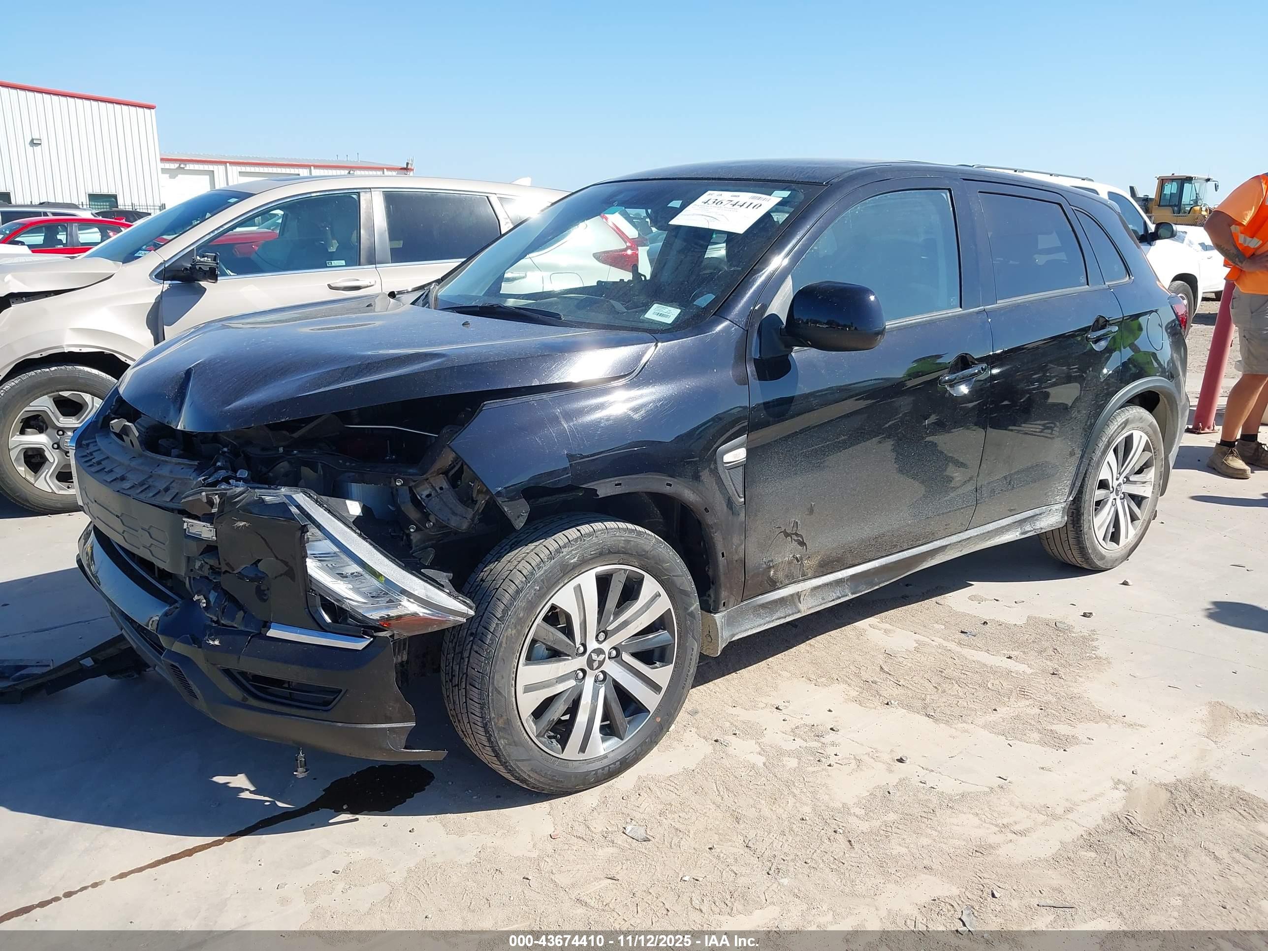 MITSUBISHI OUTLANDER image 2