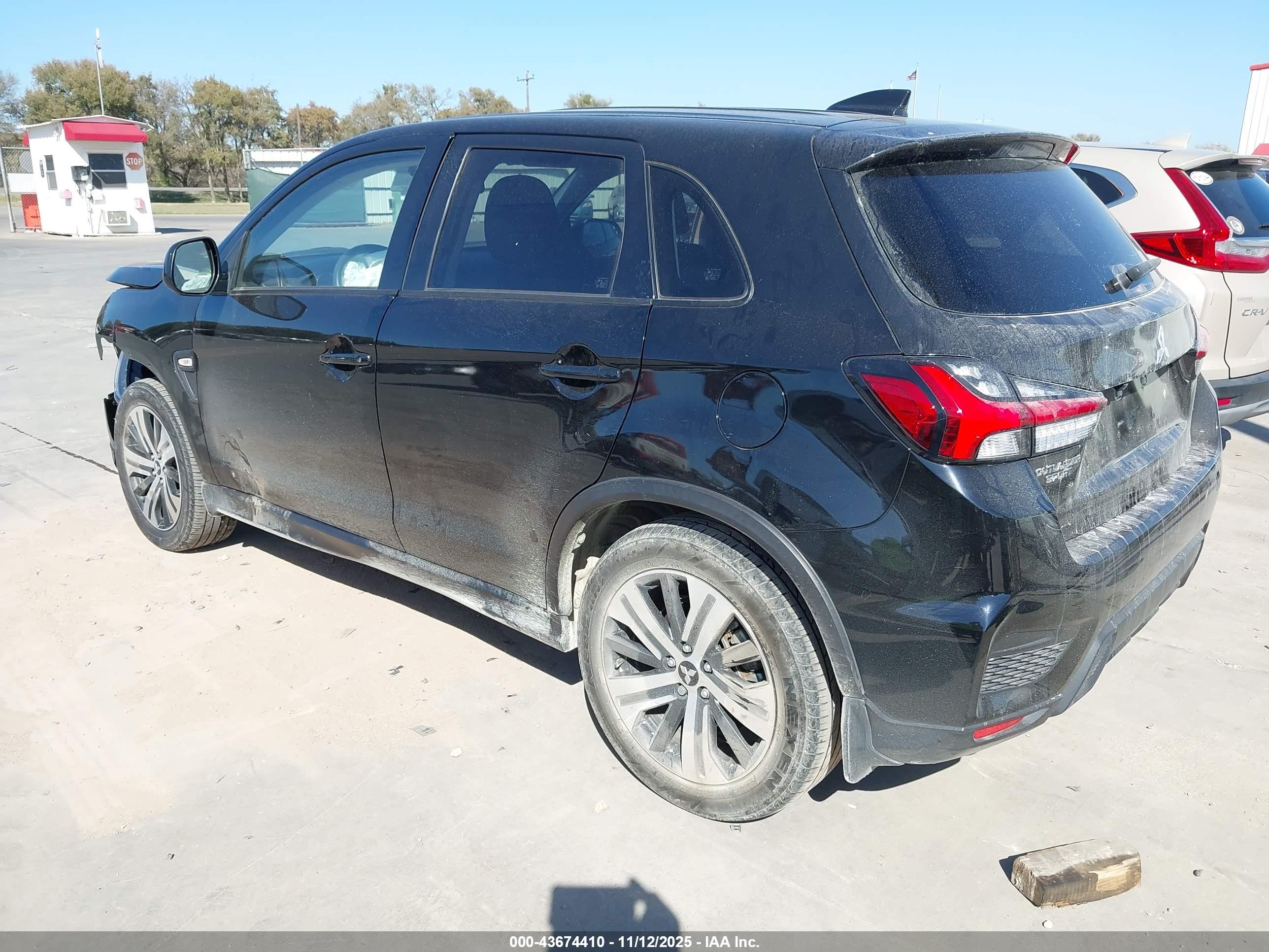 MITSUBISHI OUTLANDER image 3