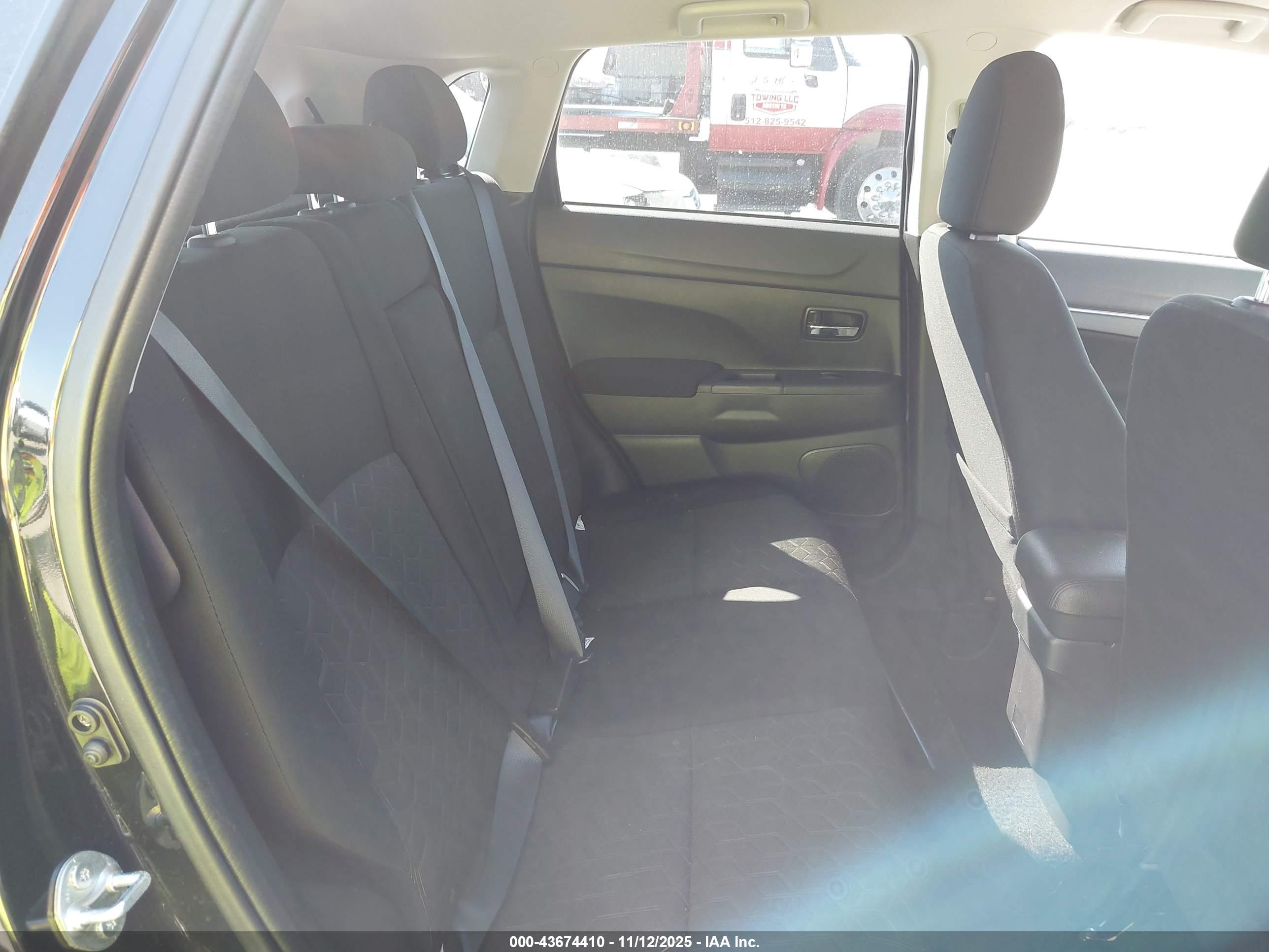 MITSUBISHI OUTLANDER image 8
