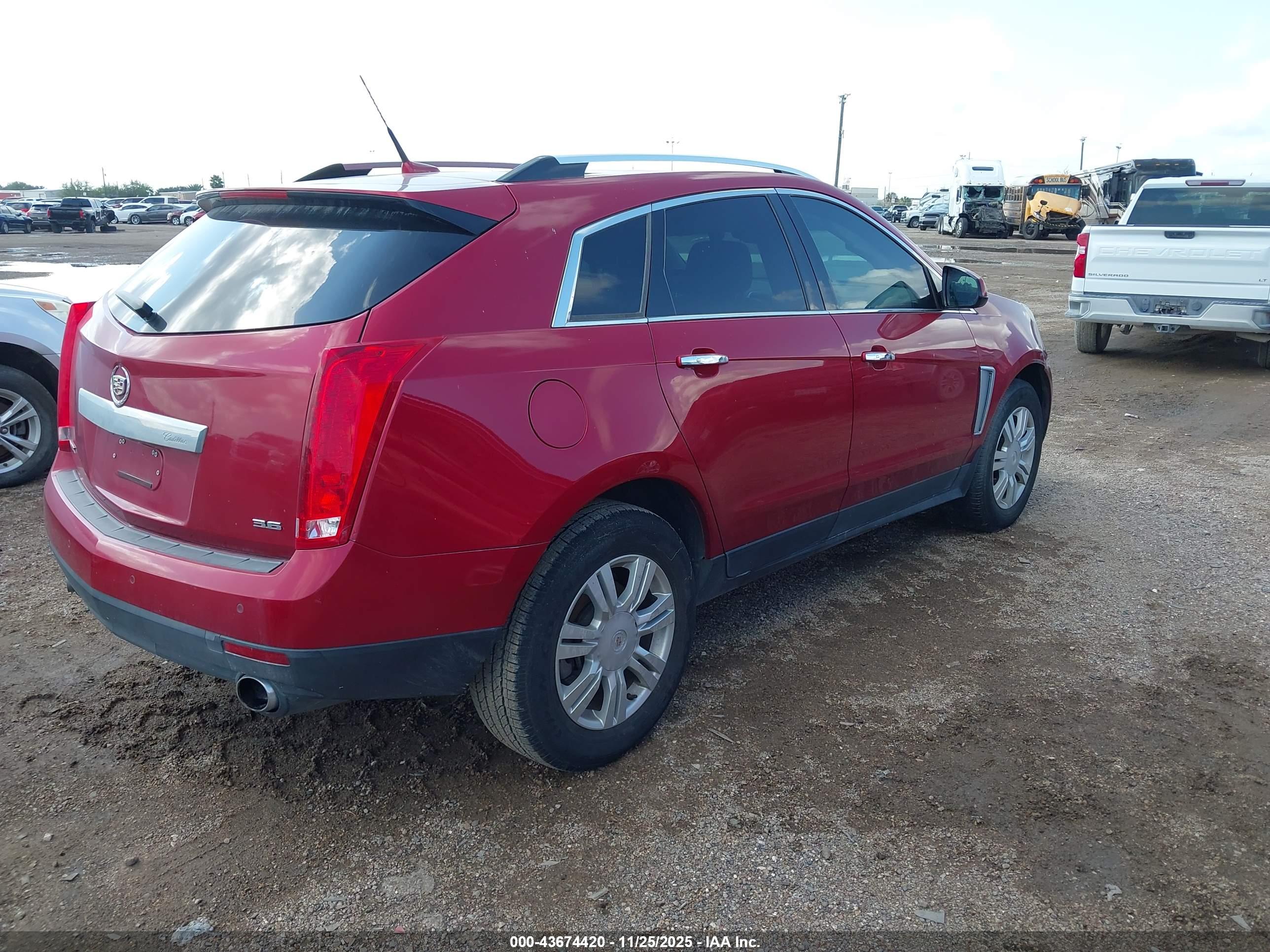 CADILLAC SRX image 4