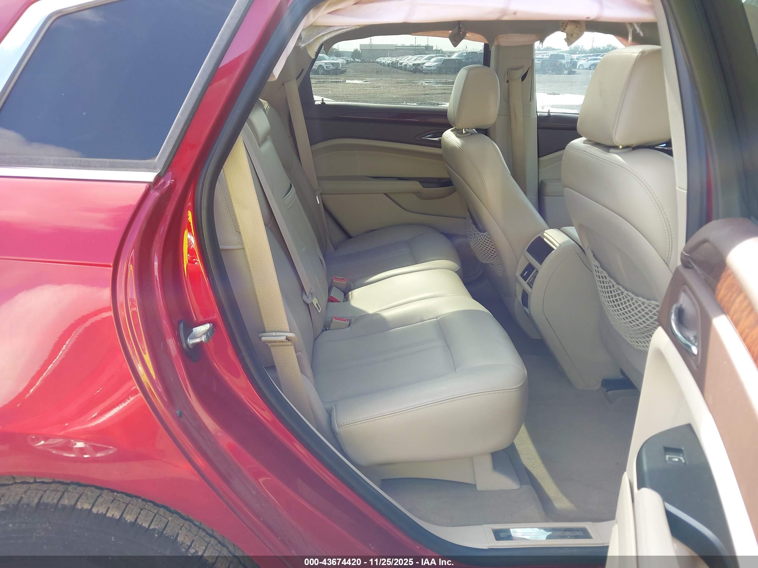 CADILLAC SRX image 8