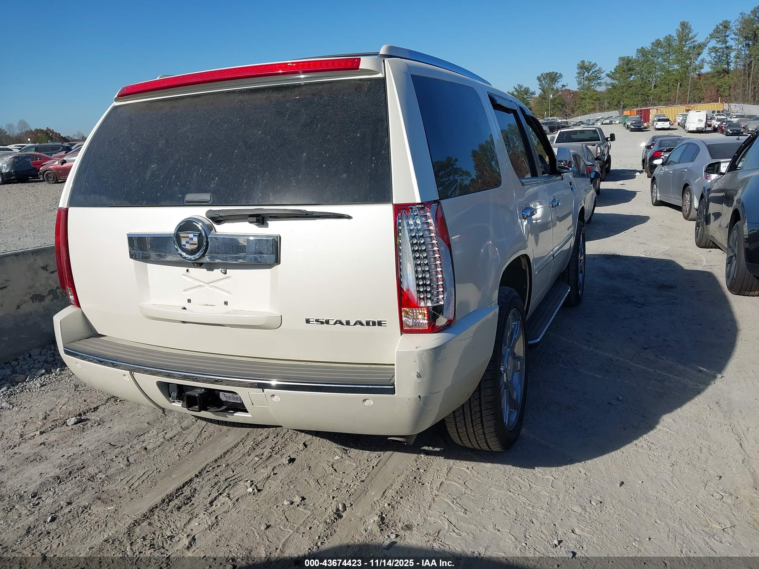 CADILLAC ESCALADE image 4