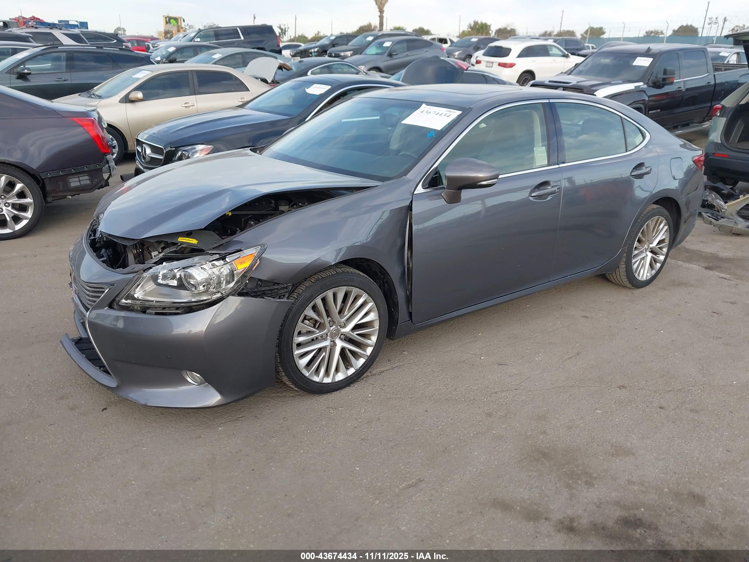 LEXUS ES image 2