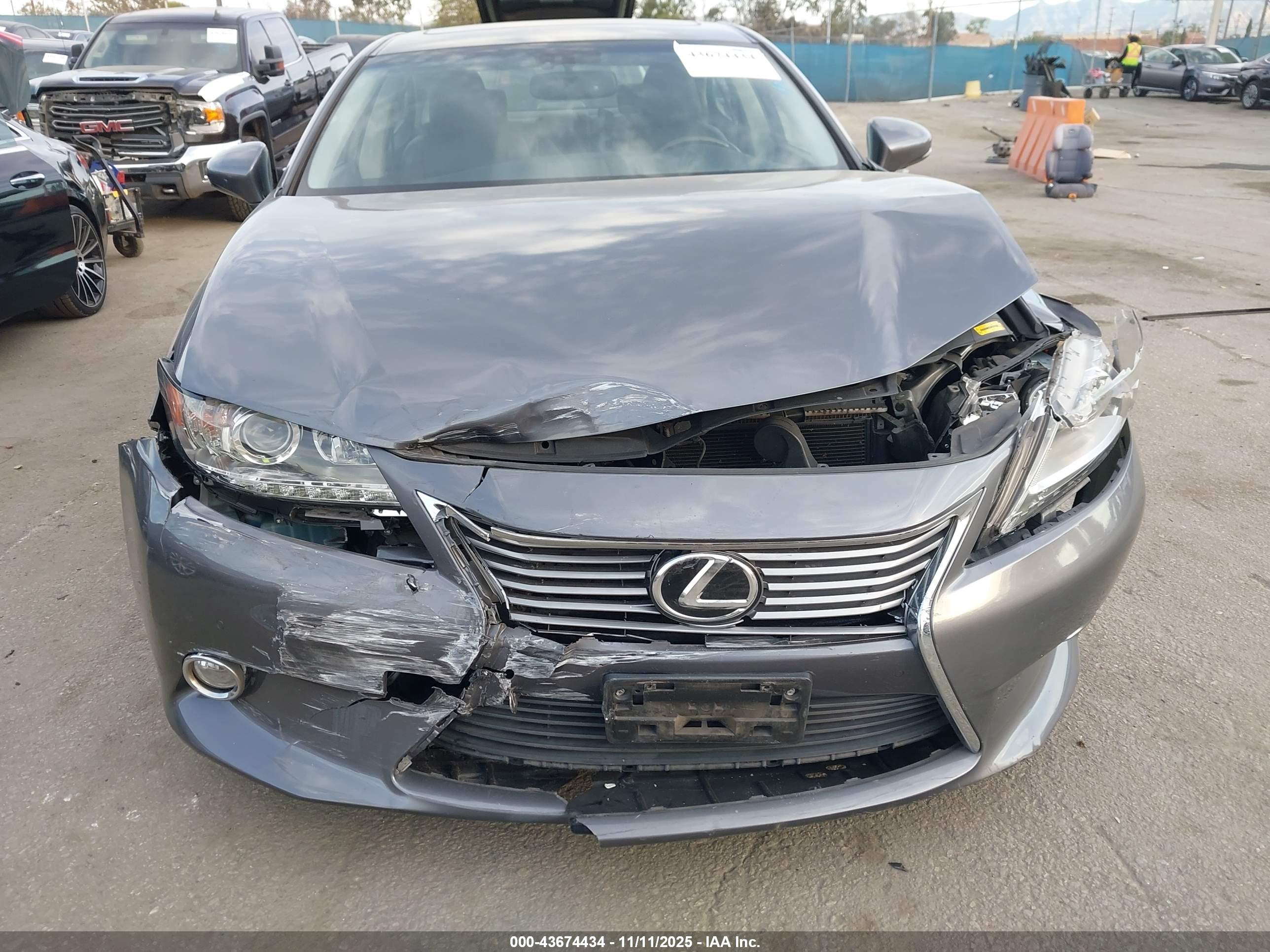 LEXUS ES image 6