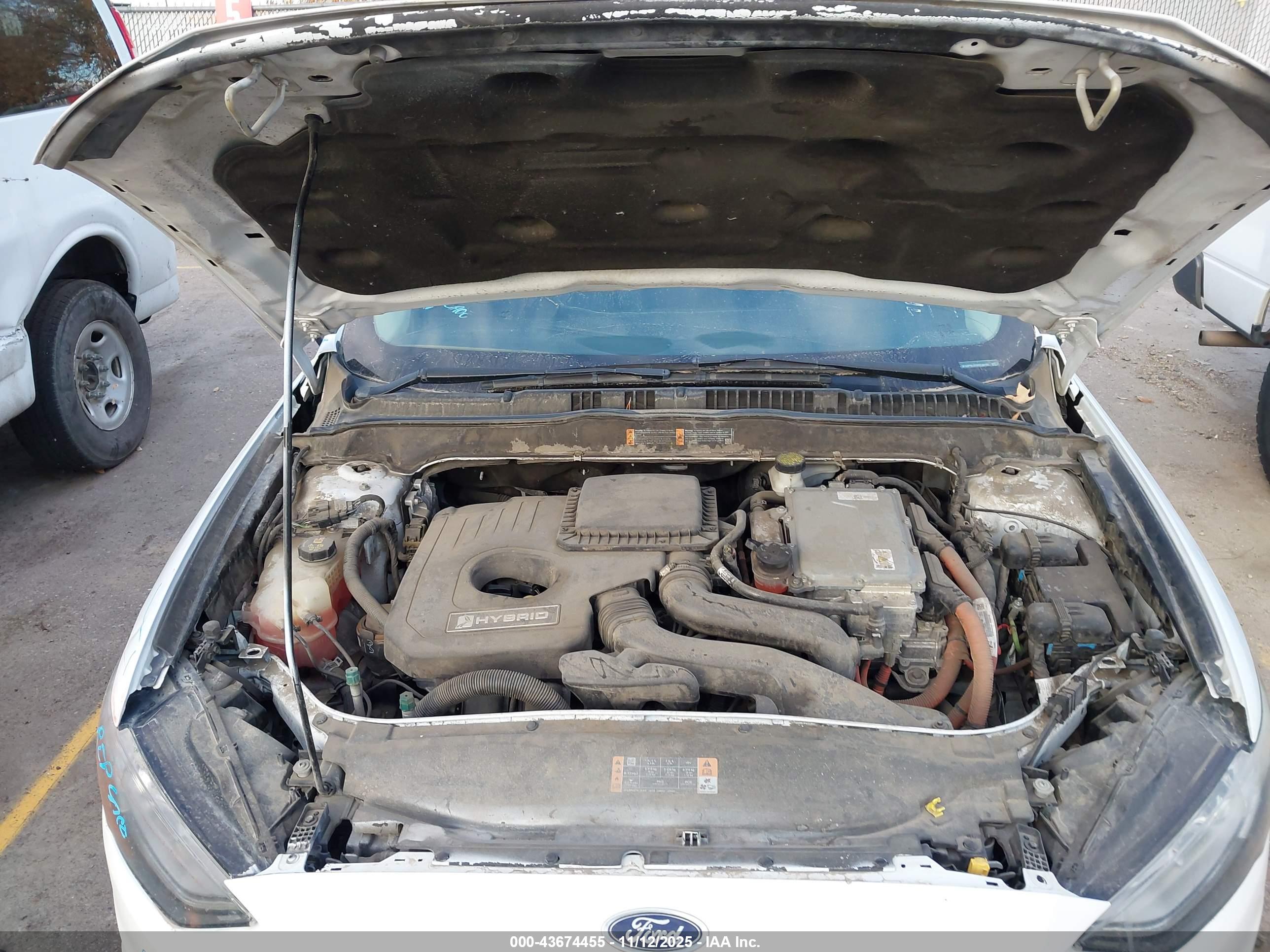 FORD FUSION image 10
