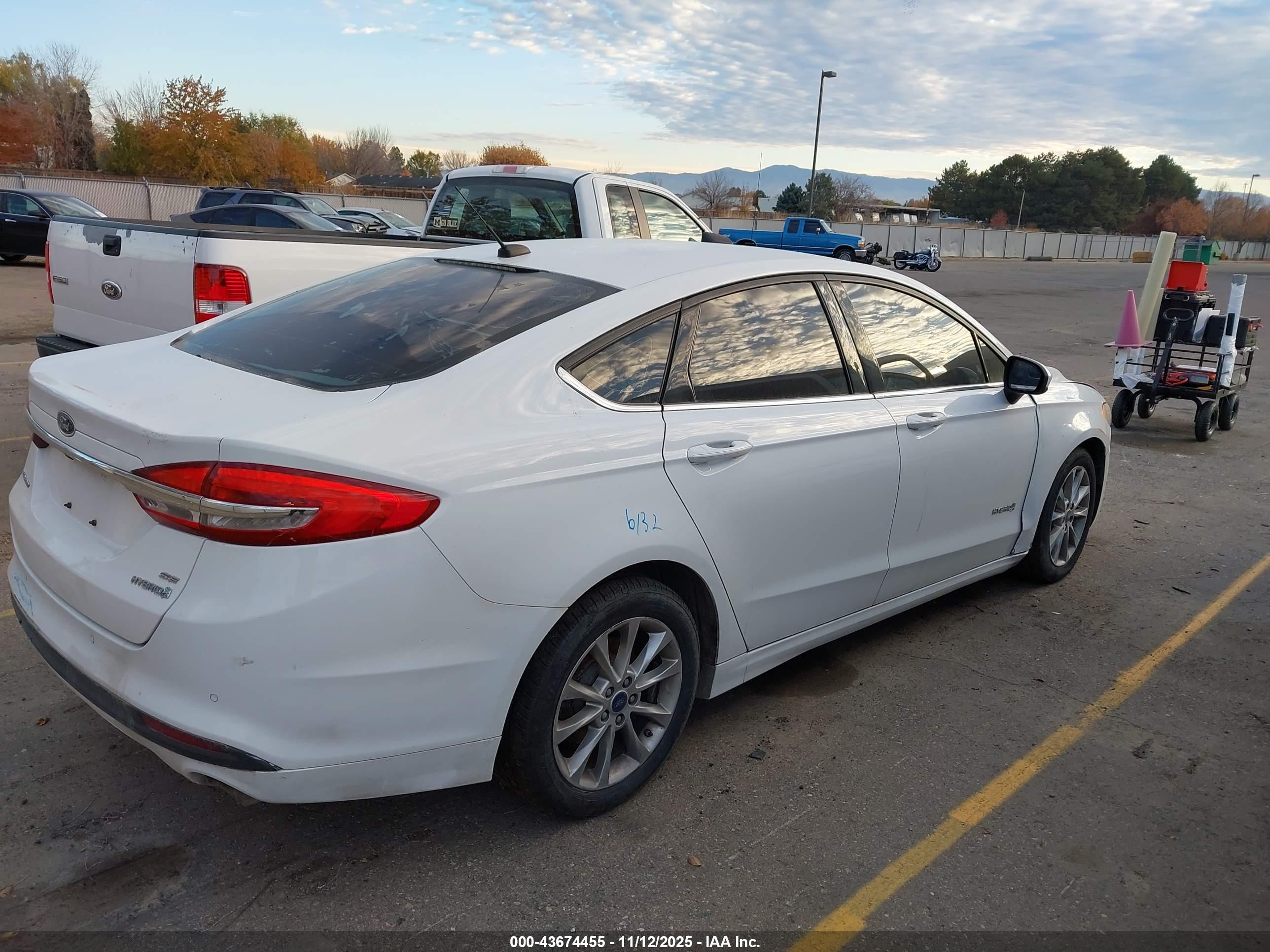 FORD FUSION image 4