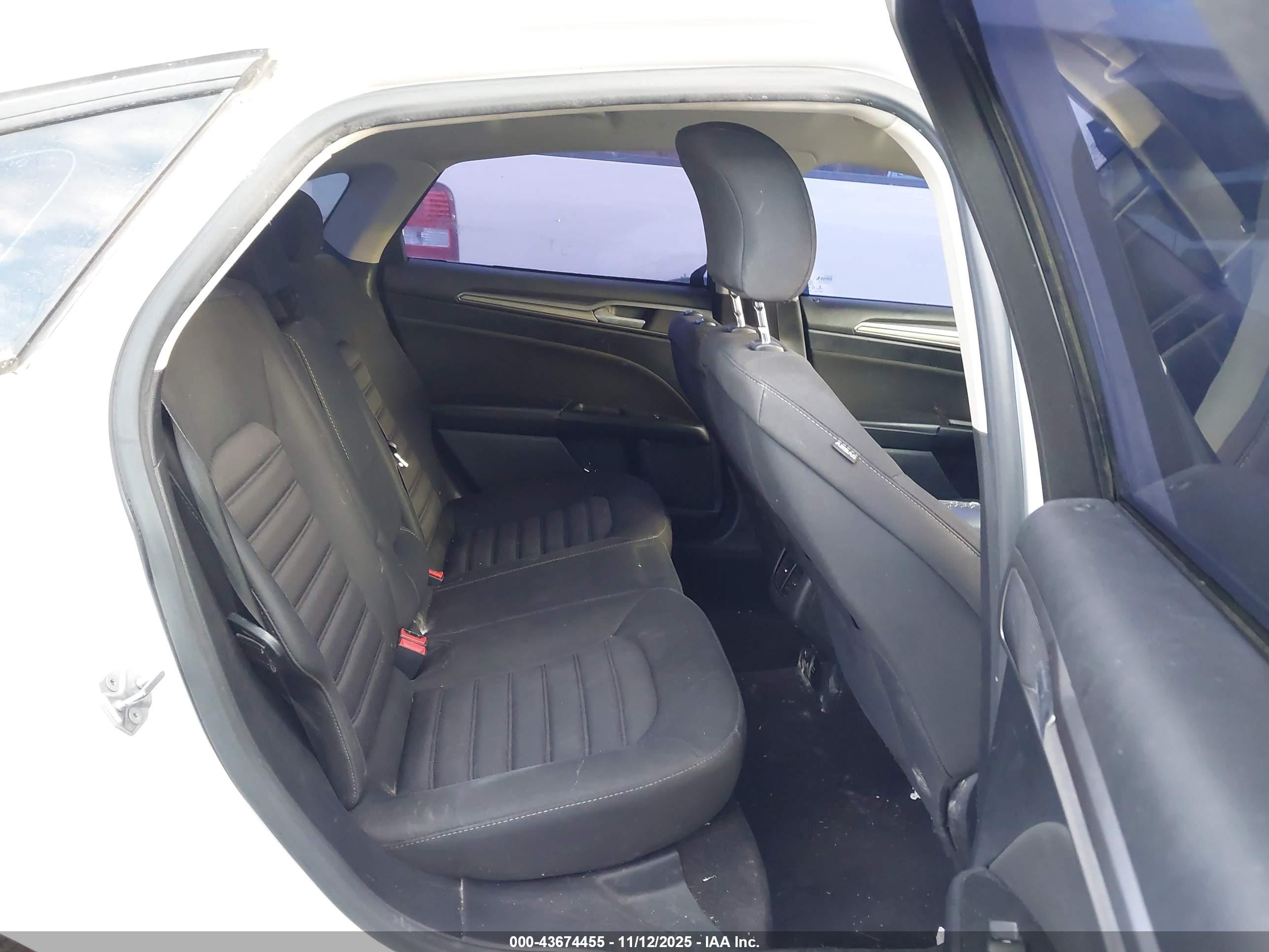 FORD FUSION image 8