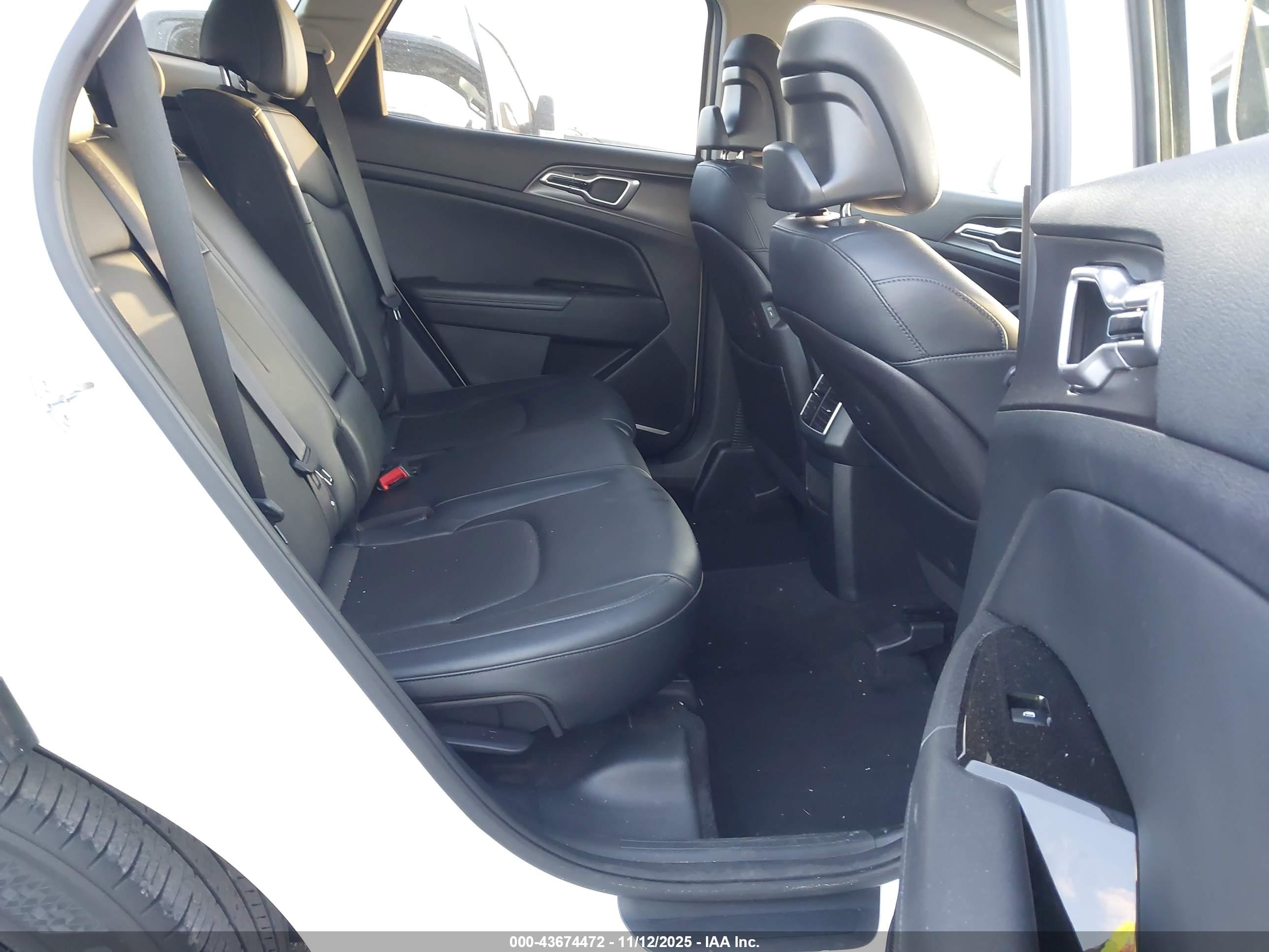 KIA SPORTAGE image 8