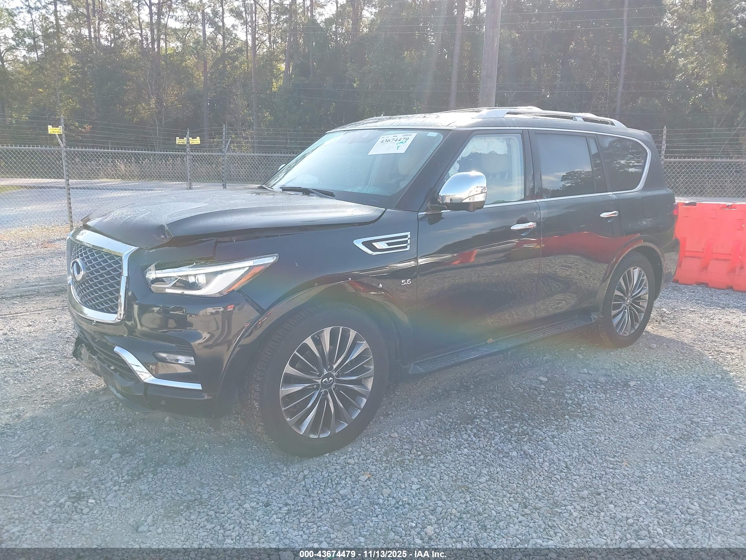 INFINITI QX80 image 2